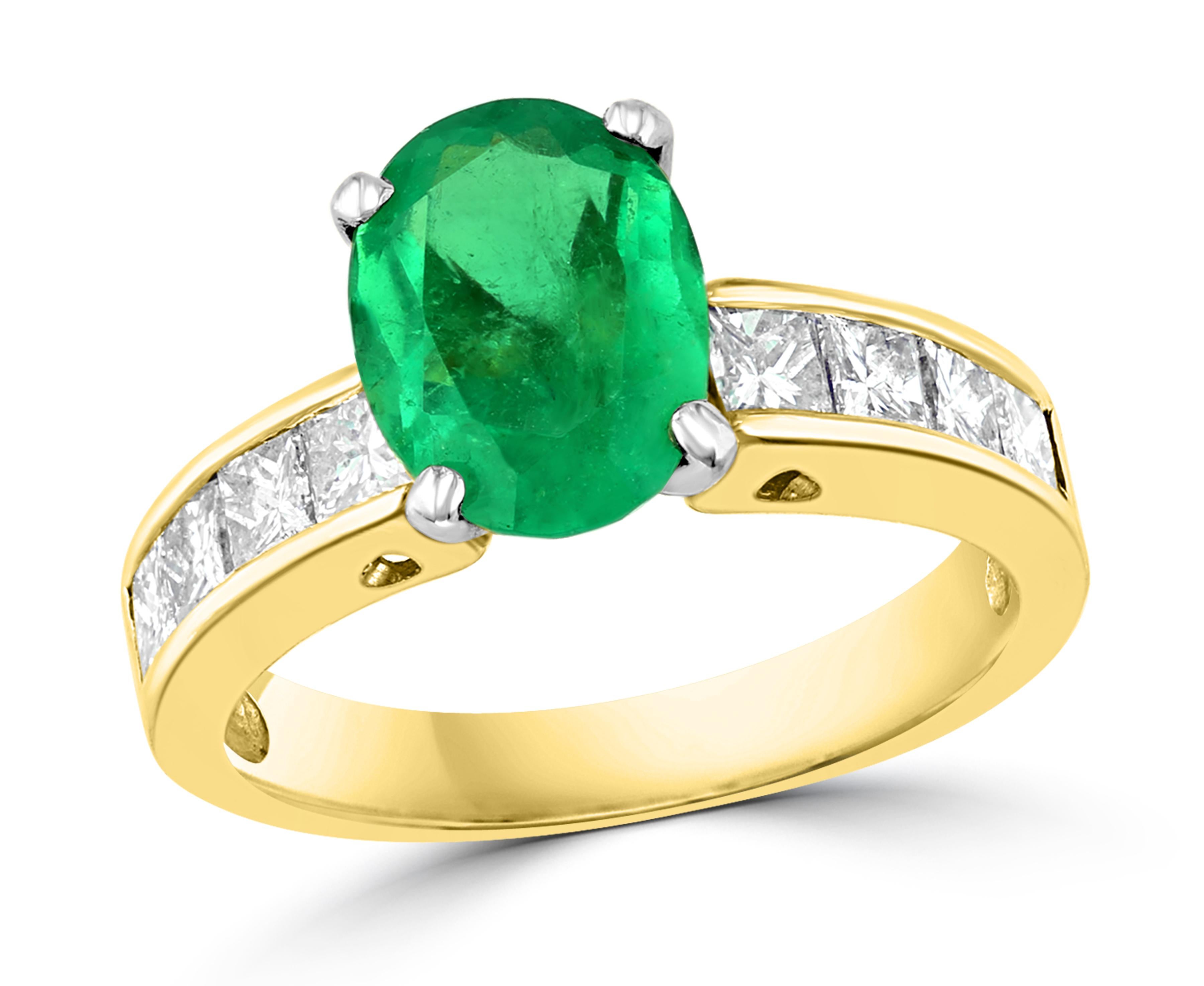 Oval Emerald and Diamond Ring 14 Karat Yellow Gold For Sale 5