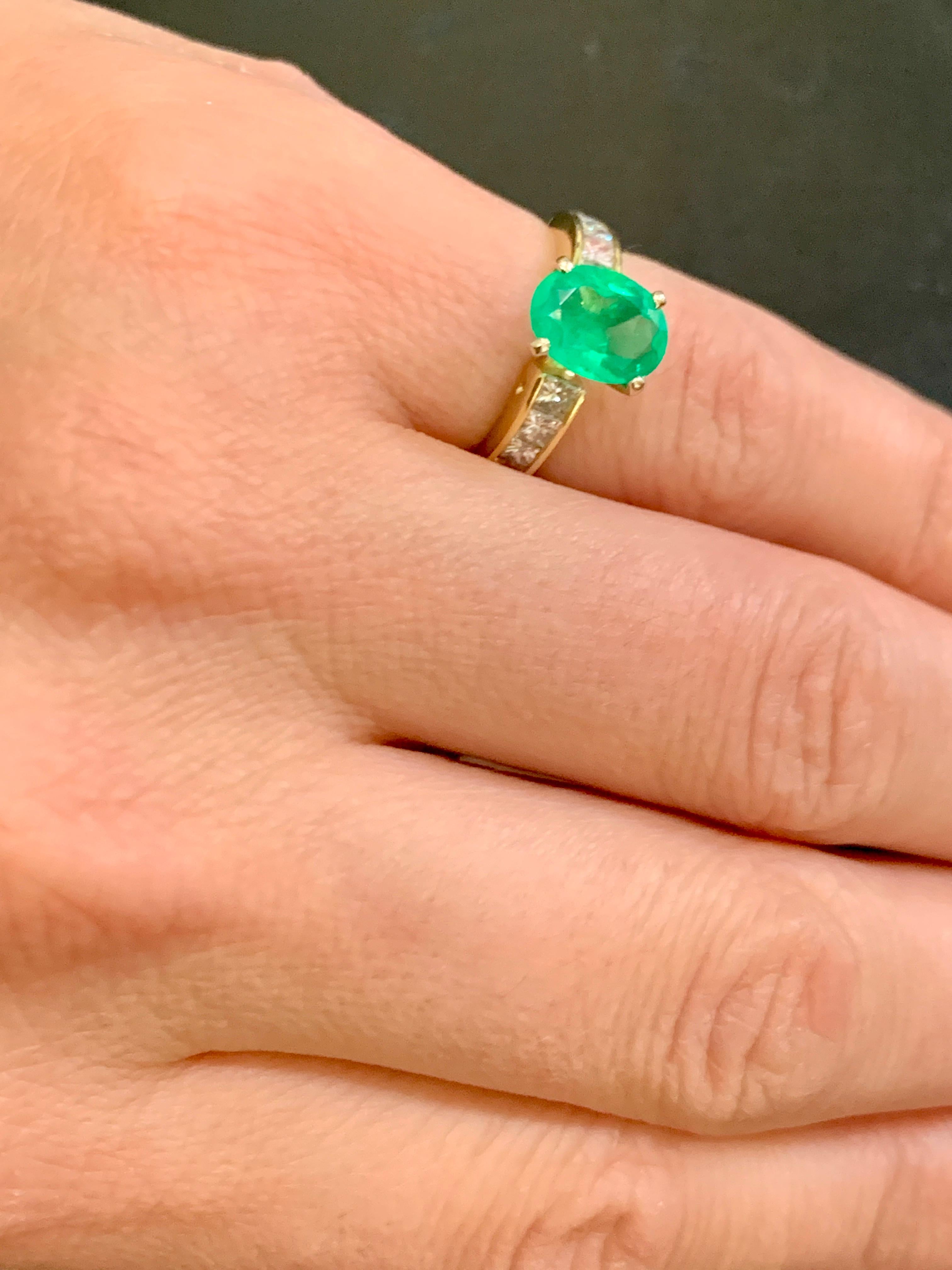 Oval Emerald and Diamond Ring 14 Karat Yellow Gold In Excellent Condition For Sale In New York, NY