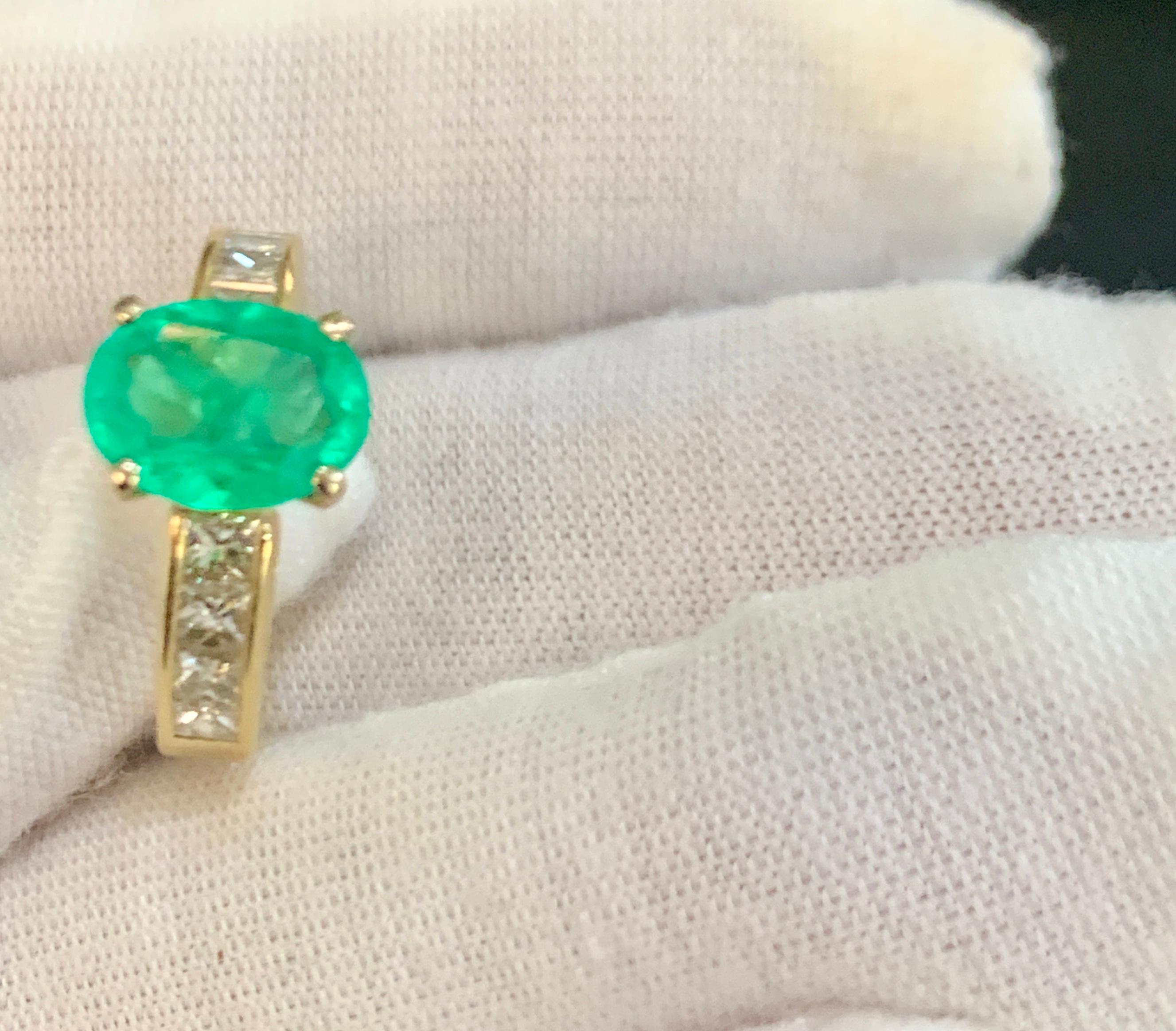 Oval Emerald and Diamond Ring 14 Karat Yellow Gold For Sale 2