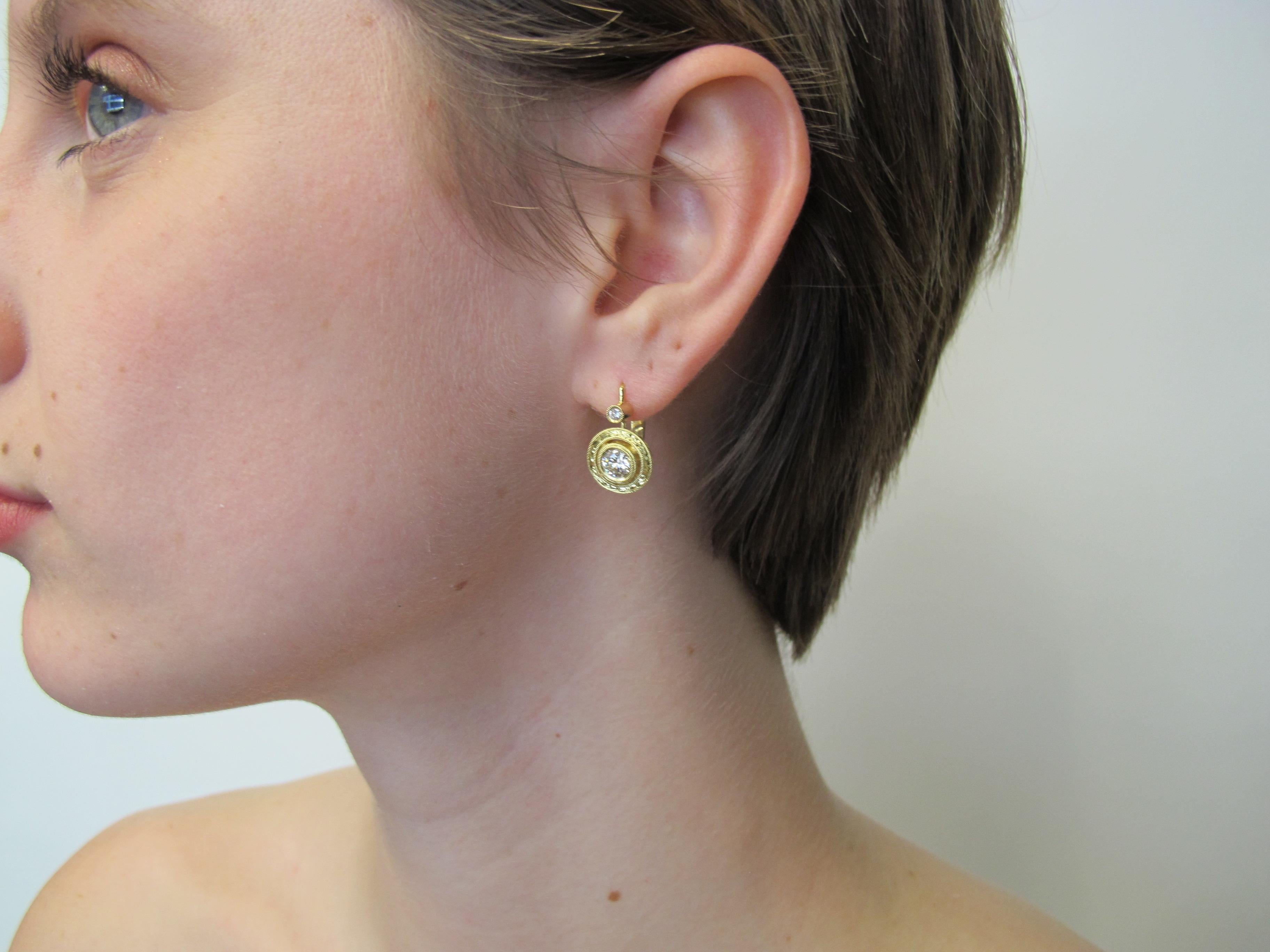 Hand Engraved Diamond Drop Earrings in Yellow Gold, 1.00 Carat Total For Sale 2