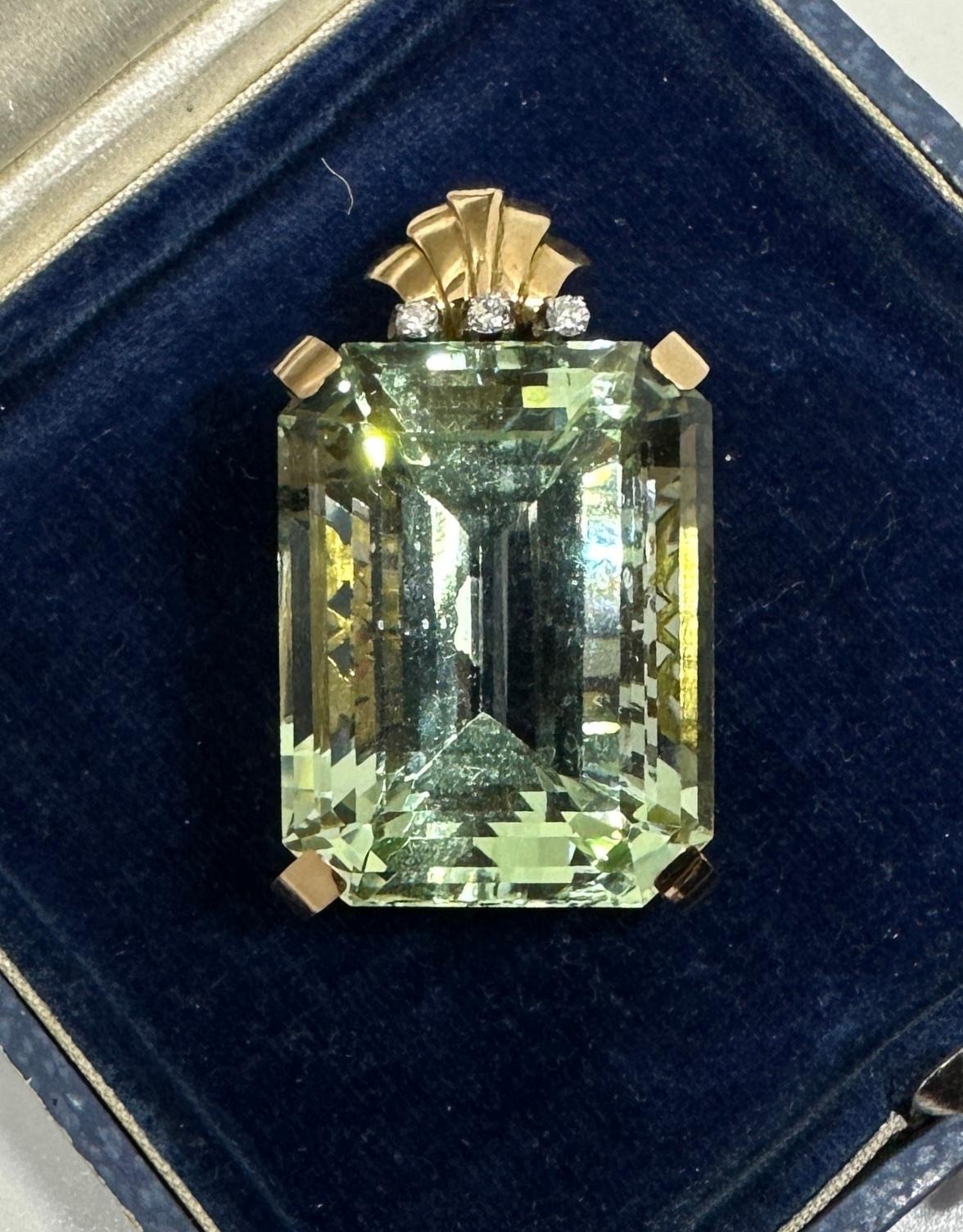 Collier pendentif rétro ancien en or 18 carats avec aigue-marine de 90 carats et diamants en vente 5