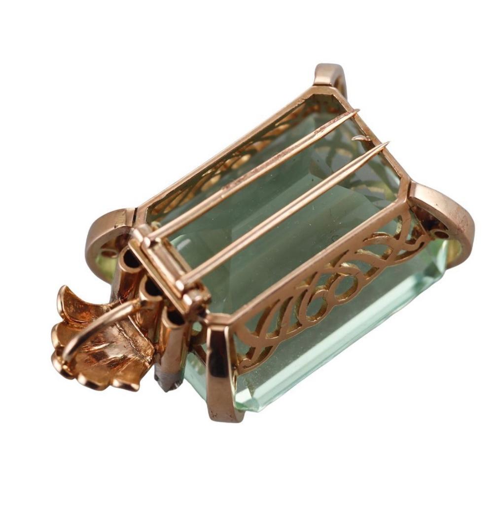 Collier pendentif rétro ancien en or 18 carats avec aigue-marine de 90 carats et diamants en vente 11