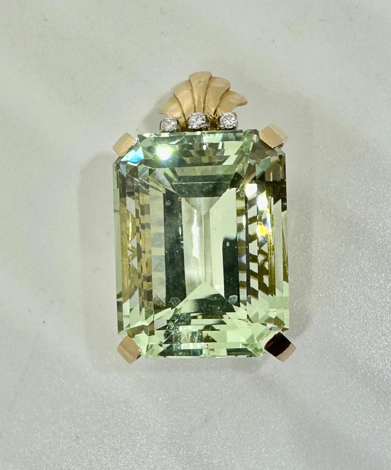 Collier pendentif rétro ancien en or 18 carats avec aigue-marine de 90 carats et diamants en vente 2
