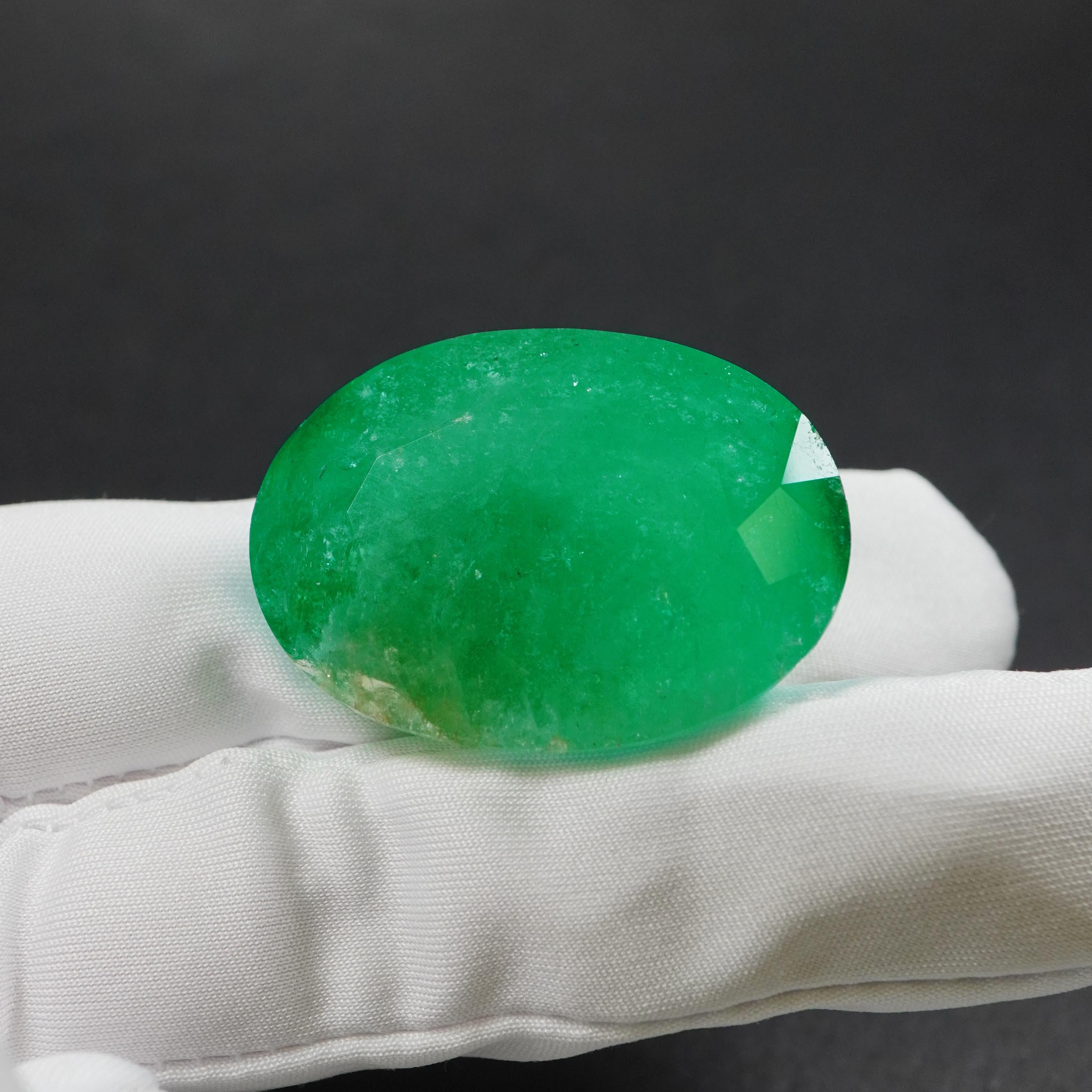 90 Carat Colombia Emerald Massive Piece Loose Gemstone Head Turner For Sale 1