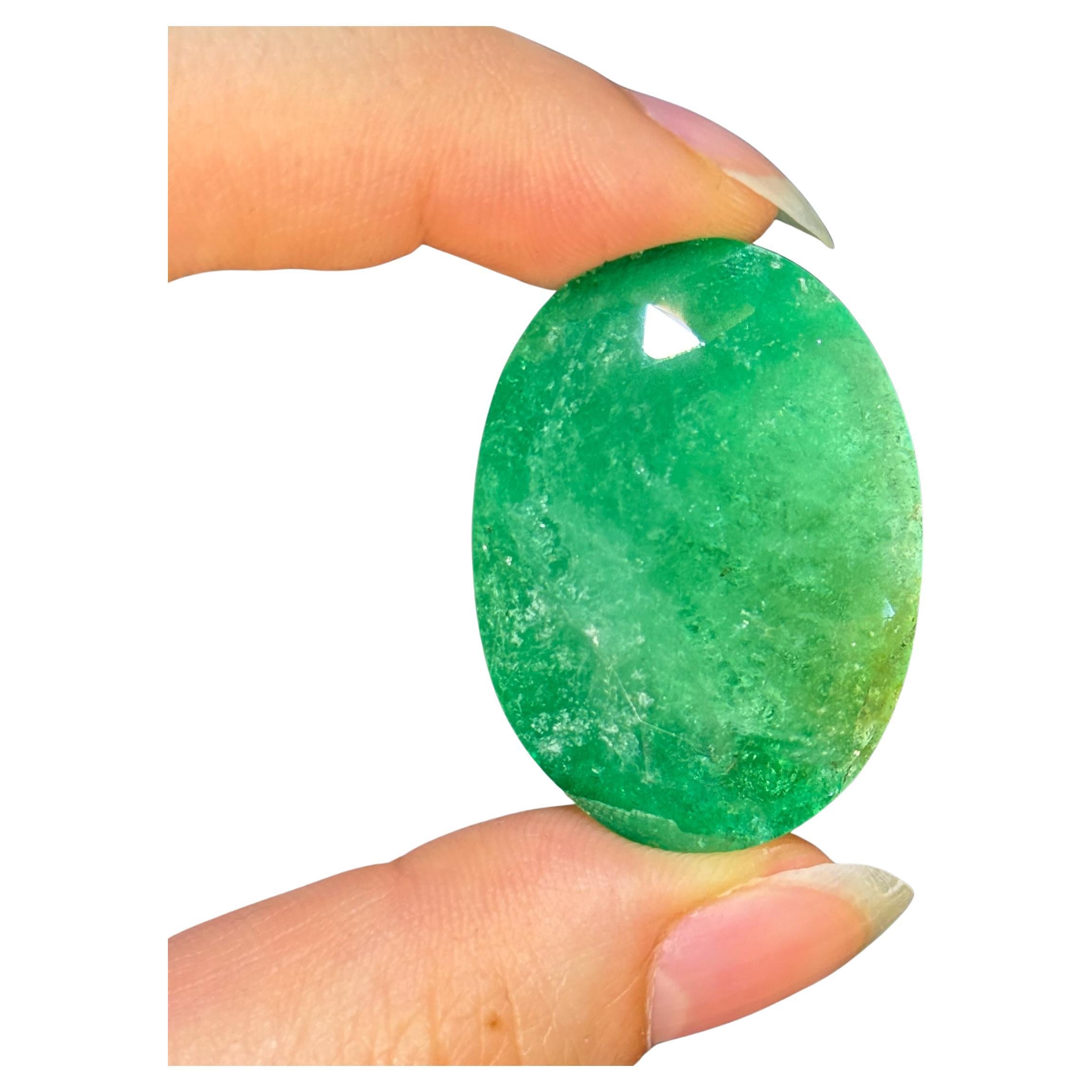 90 Carat Colombia Emerald Massive Piece Loose Gemstone Head Turner For Sale