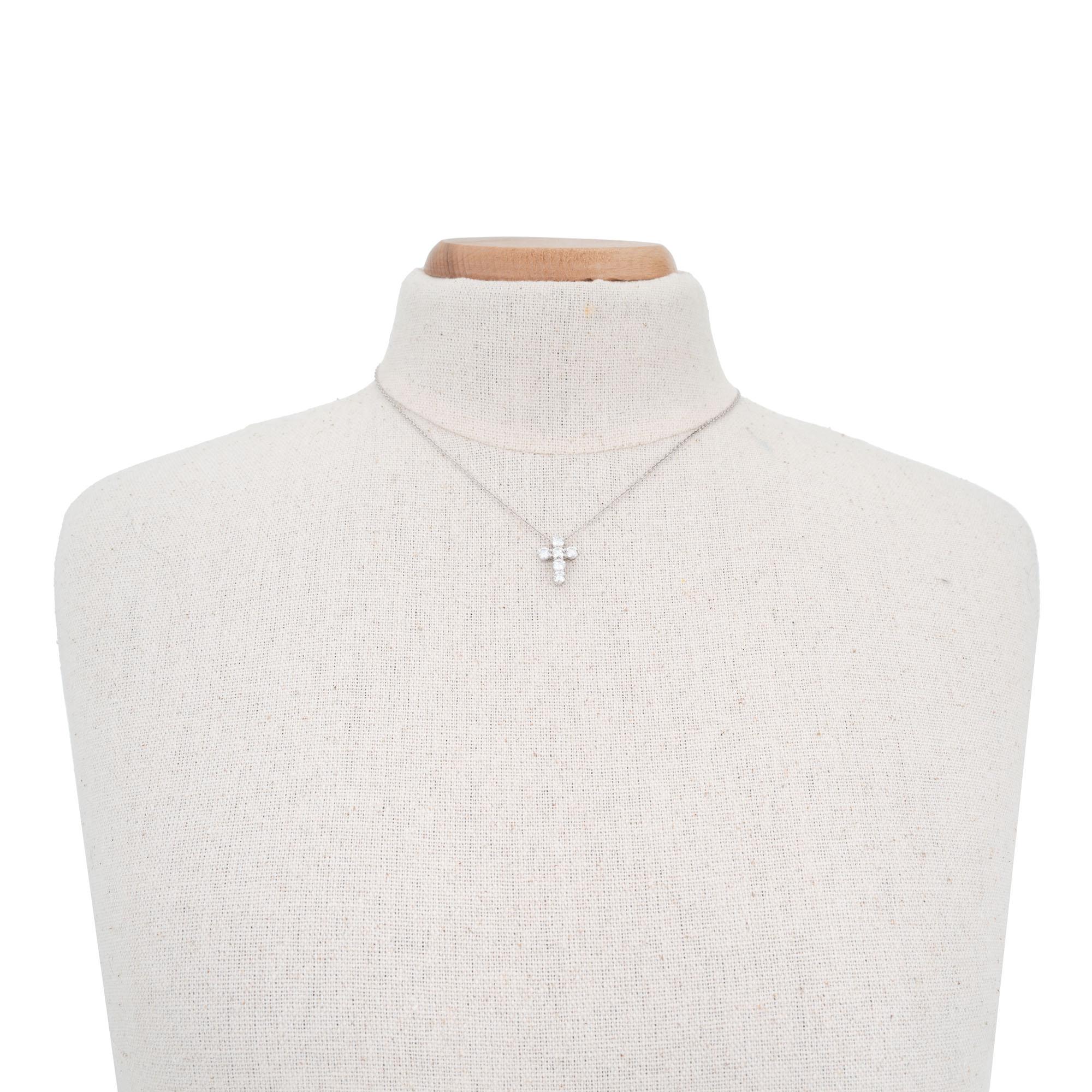 .90 Carat Diamond Cross Pendant Necklace For Sale 1