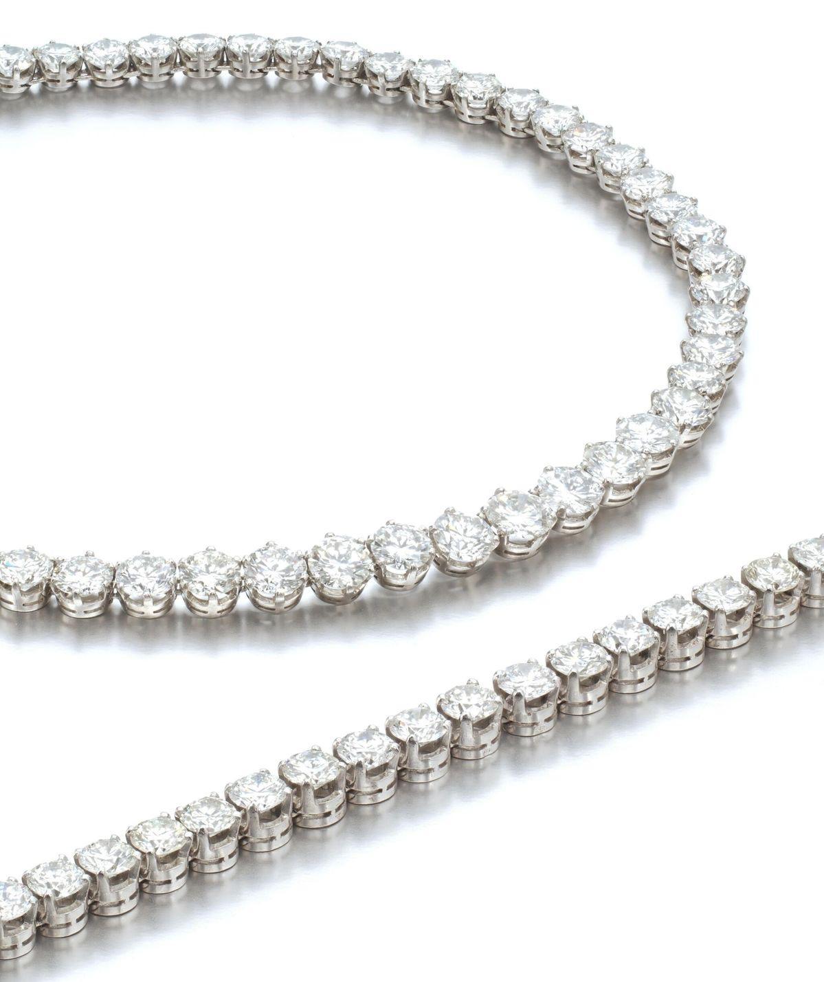 Romantique Collier tennis avec diamants de 90 carats  2 carats chacun  F-G-H Couleur  VS Clarté  A en vente