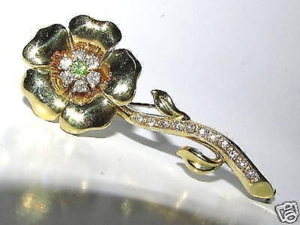 .90 Carat Diamonds Flower Pendant Brooch 18 Karat In New Condition For Sale In New York, NY