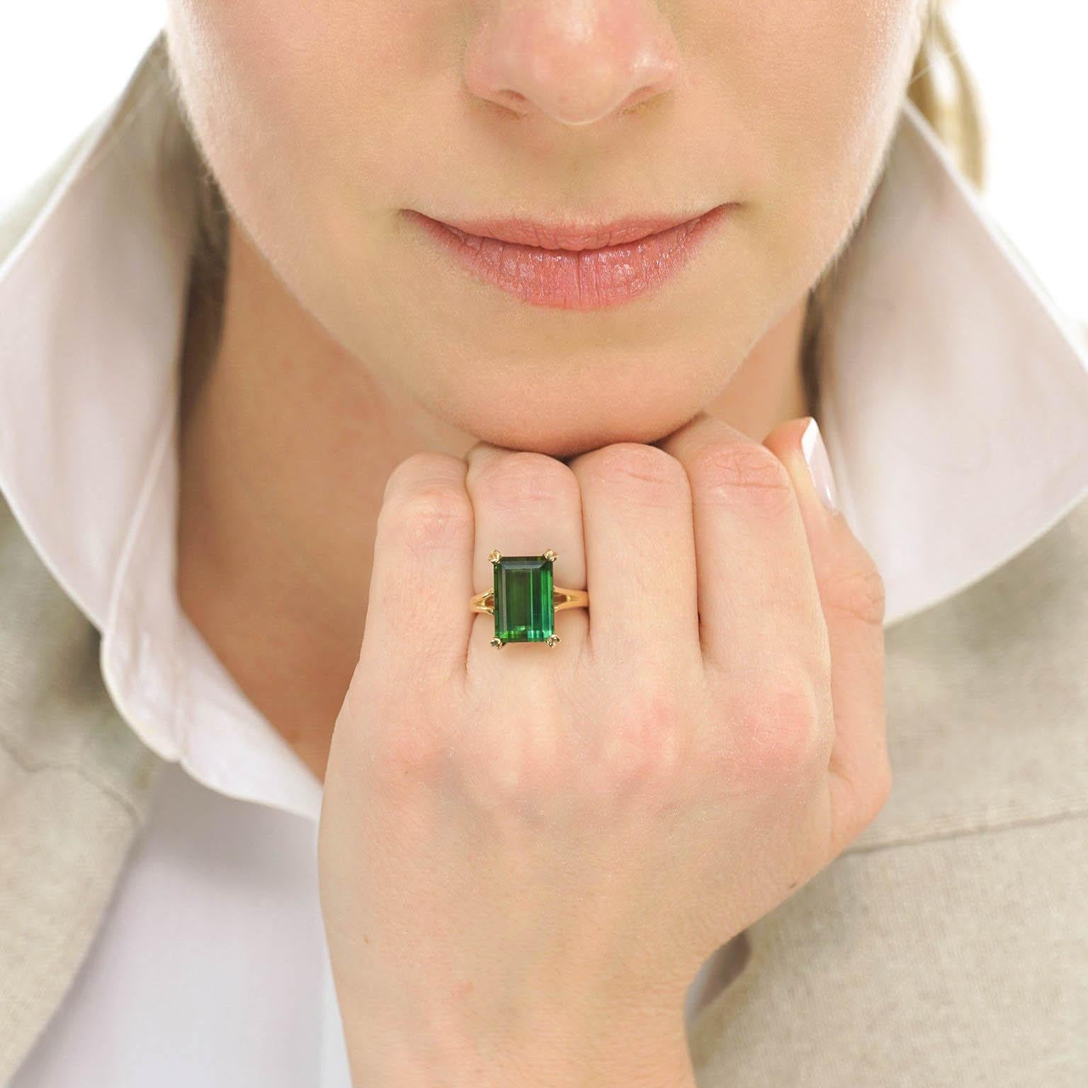 9.0 Carat Green Tourmaline Ring In Excellent Condition In Litchfield, CT