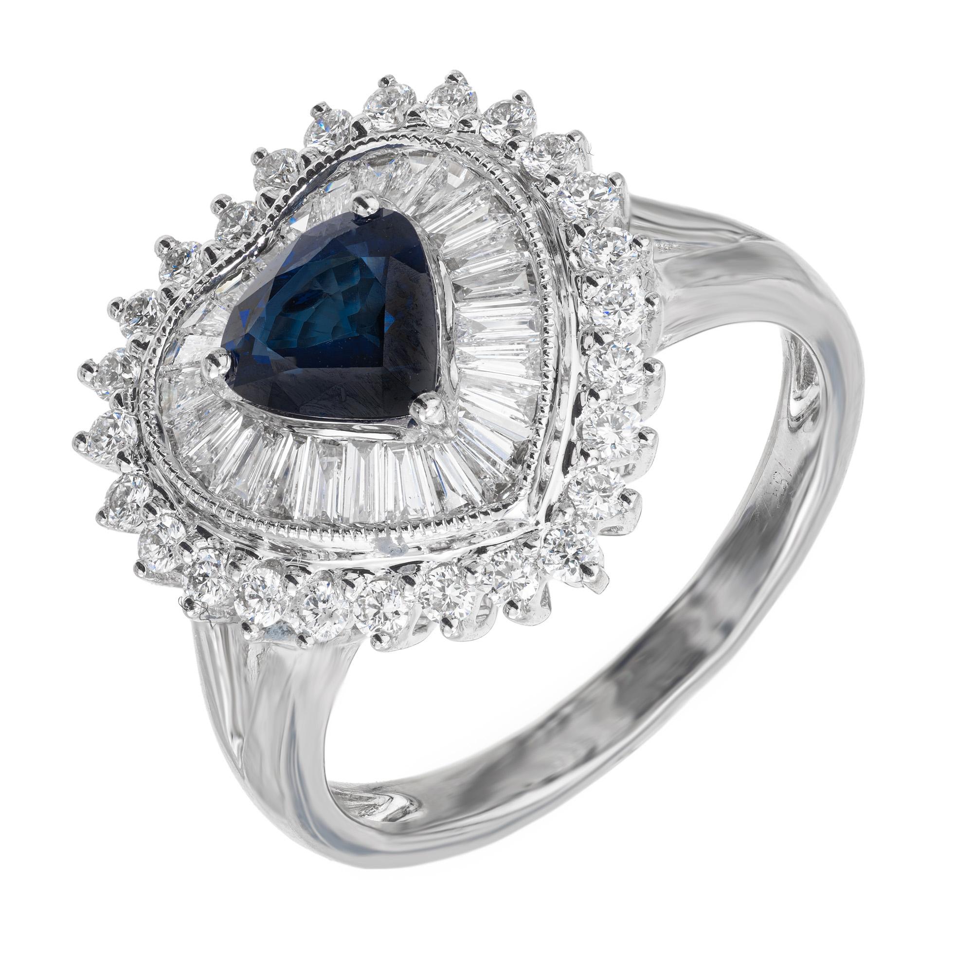 Platin-Cocktailring mit .90 Karat birnenförmigem Saphir und Diamant-Halo-Cluster (Tropfenschliff) im Angebot
