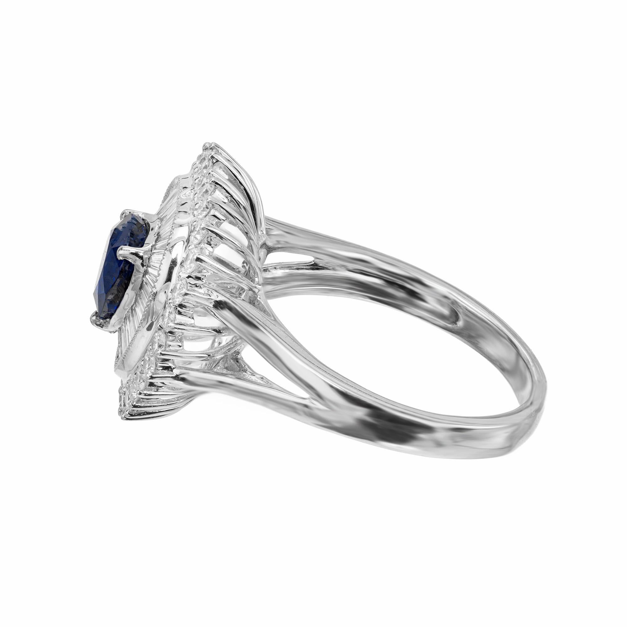 Platin-Cocktailring mit .90 Karat birnenförmigem Saphir und Diamant-Halo-Cluster im Angebot 1