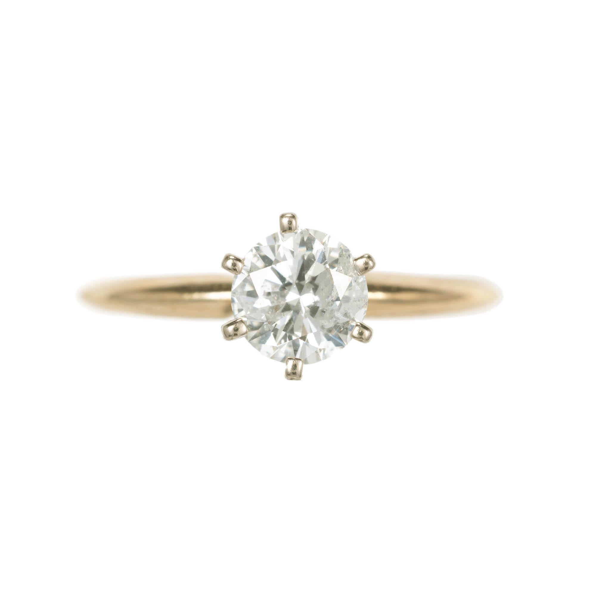Bague de fiançailles solitaire en or avec diamant rond de 0,90 carat Bon état - En vente à Stamford, CT