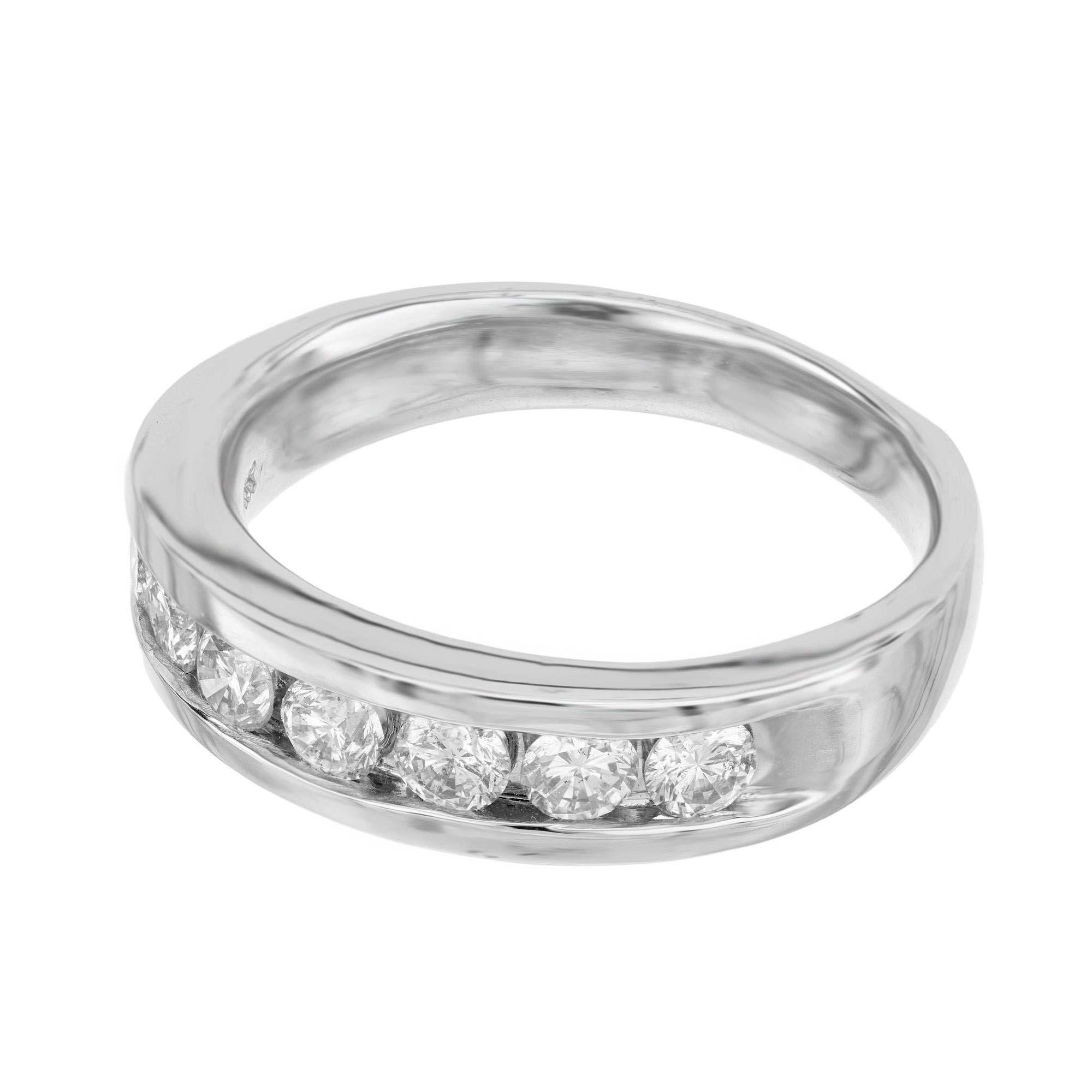 Taille ronde .90 Carat Round Diamond White Gold Men's Band Ring en vente