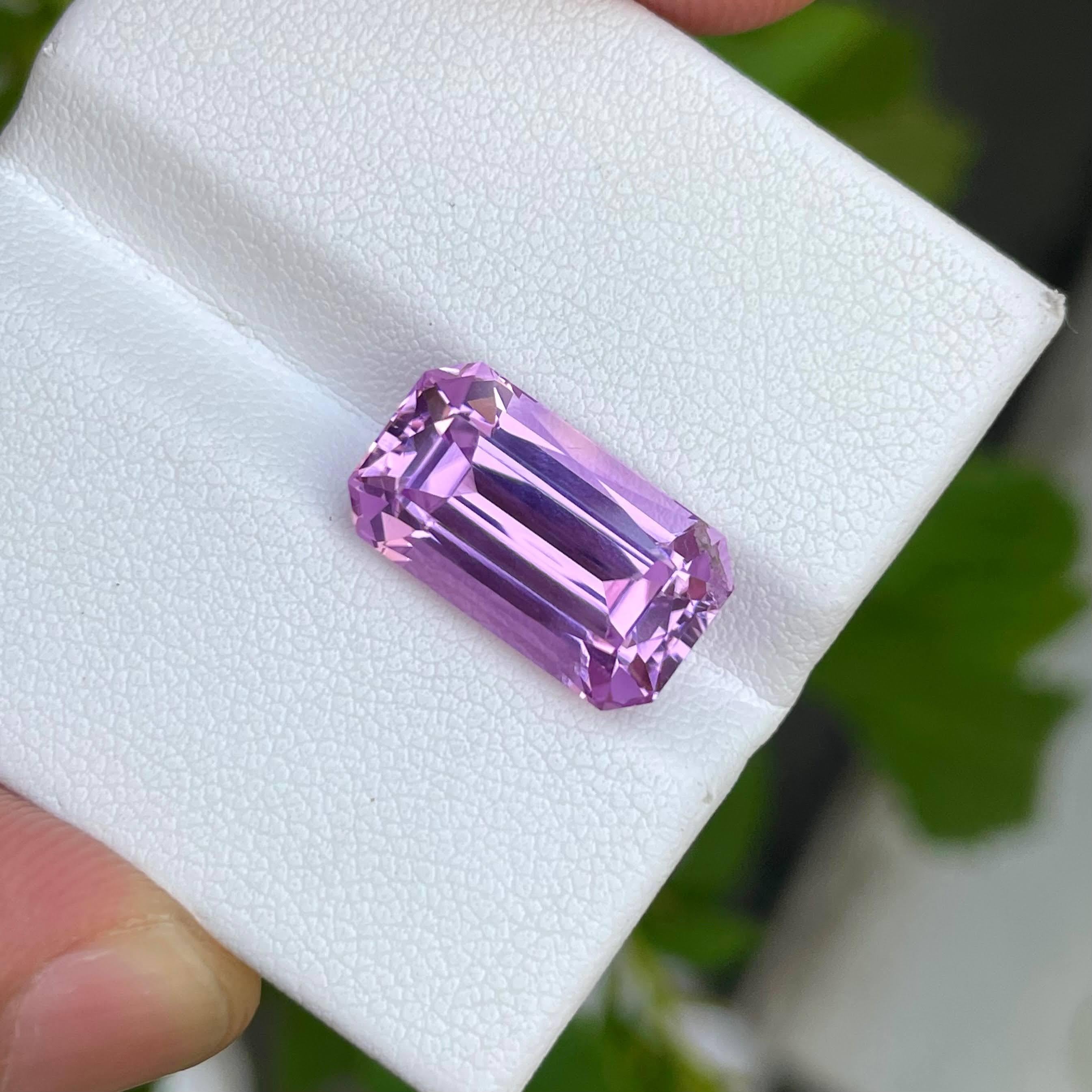 9.0 carats Purple Loose Kunzite Stone Emerald Cut Natural Naigarian Gemstone In New Condition For Sale In Bangkok, TH
