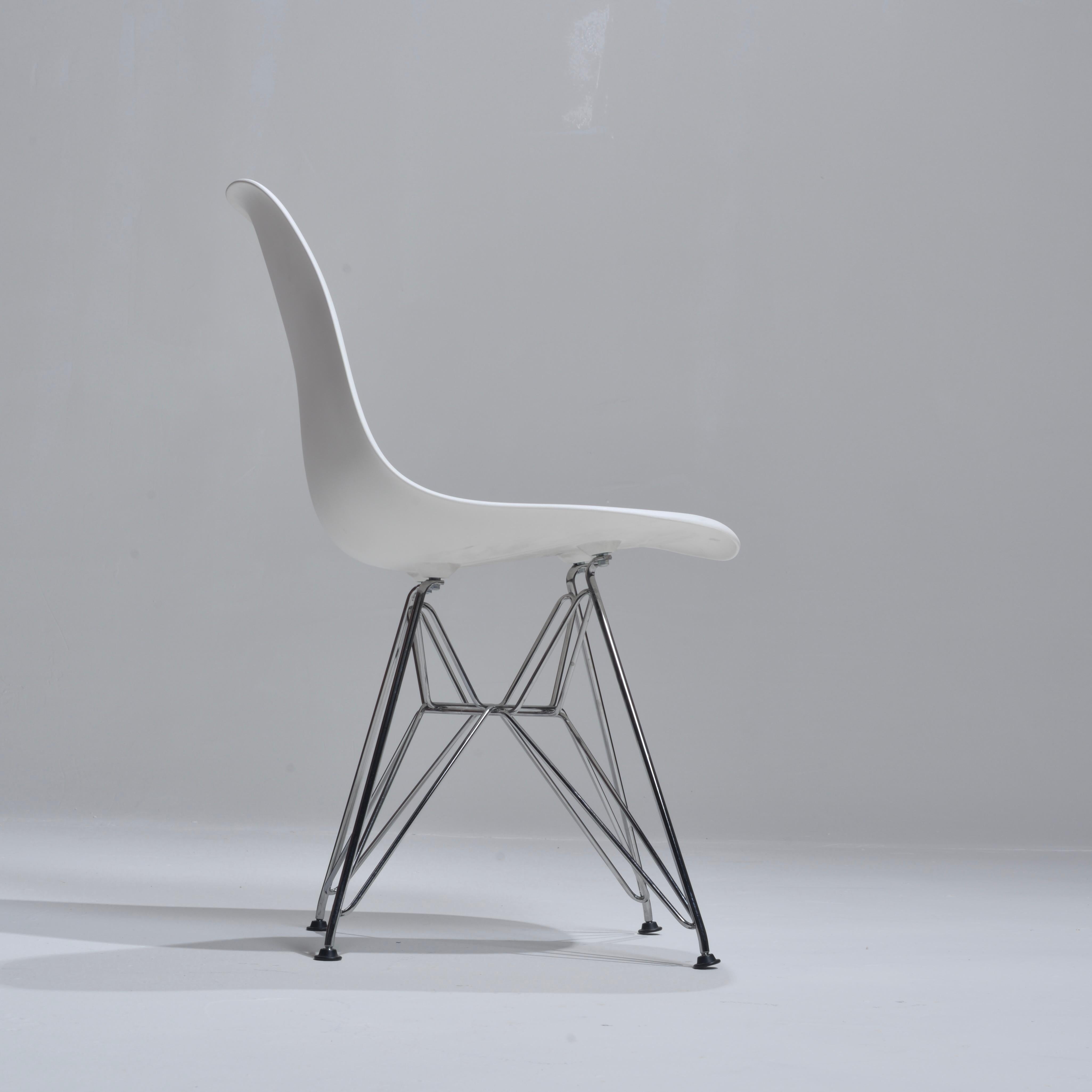 70 Stühle von Charles und Ray Eames für Herman Miller im Angebot 2