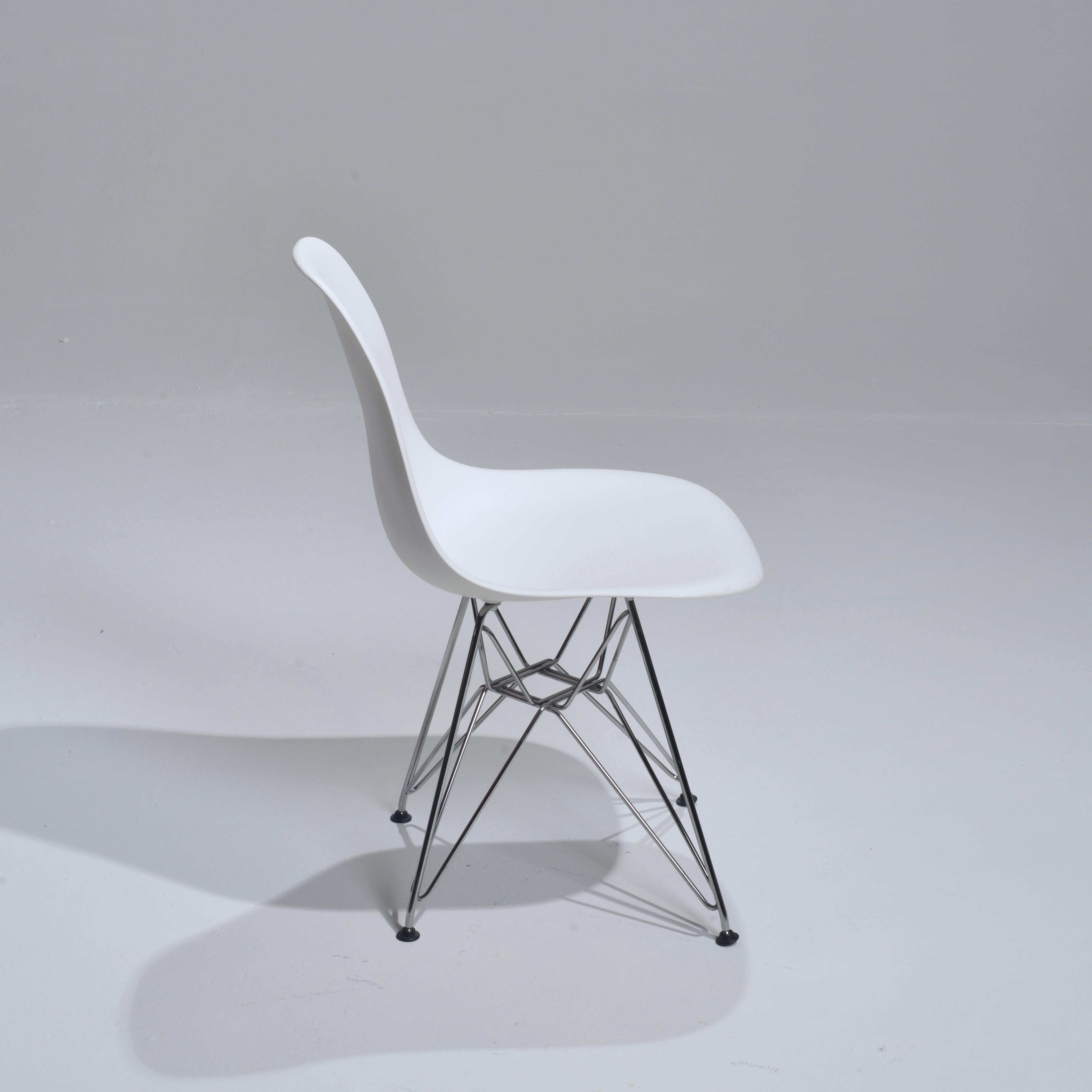 70 Stühle von Charles und Ray Eames für Herman Miller im Angebot 3