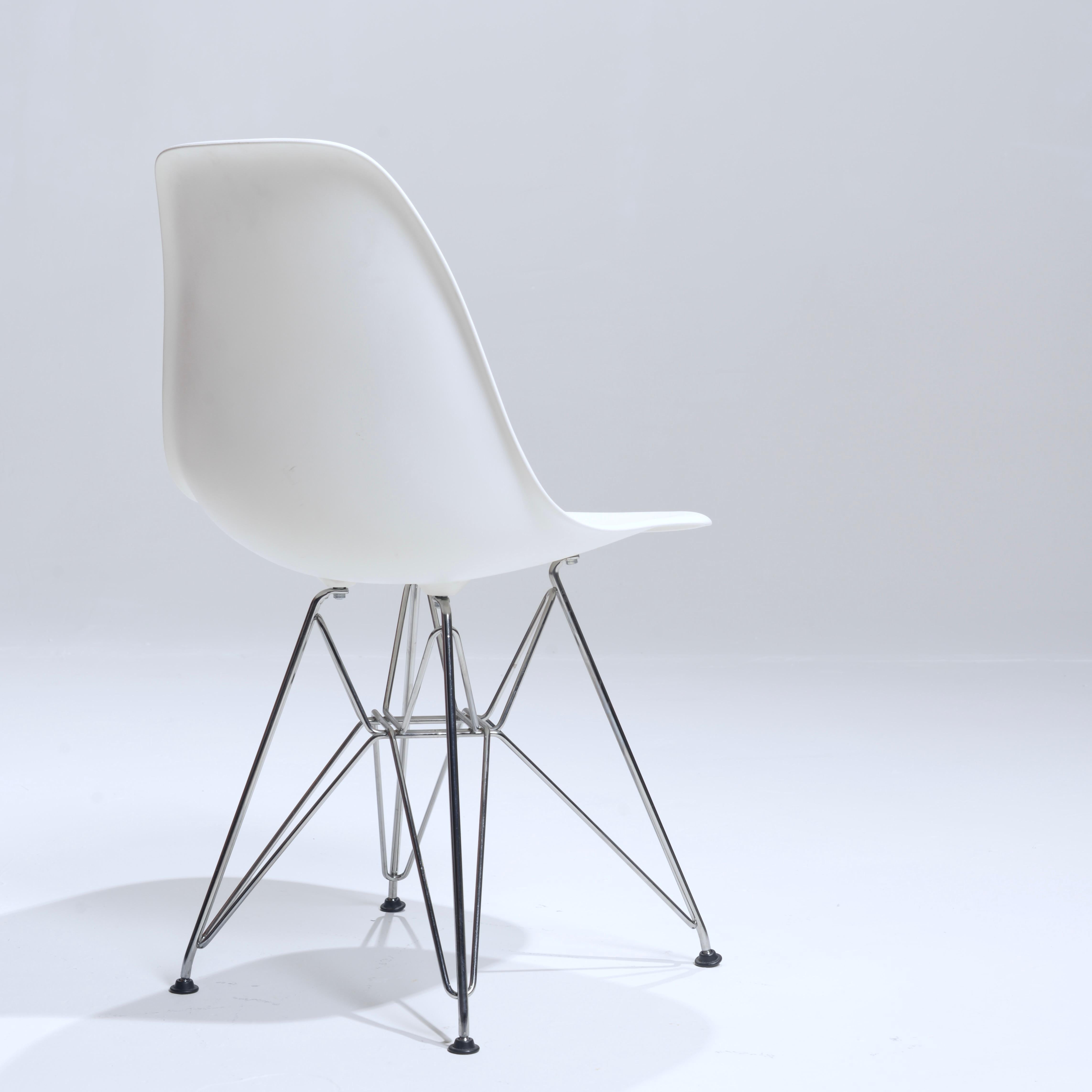 70 Stühle von Charles und Ray Eames für Herman Miller im Angebot 4
