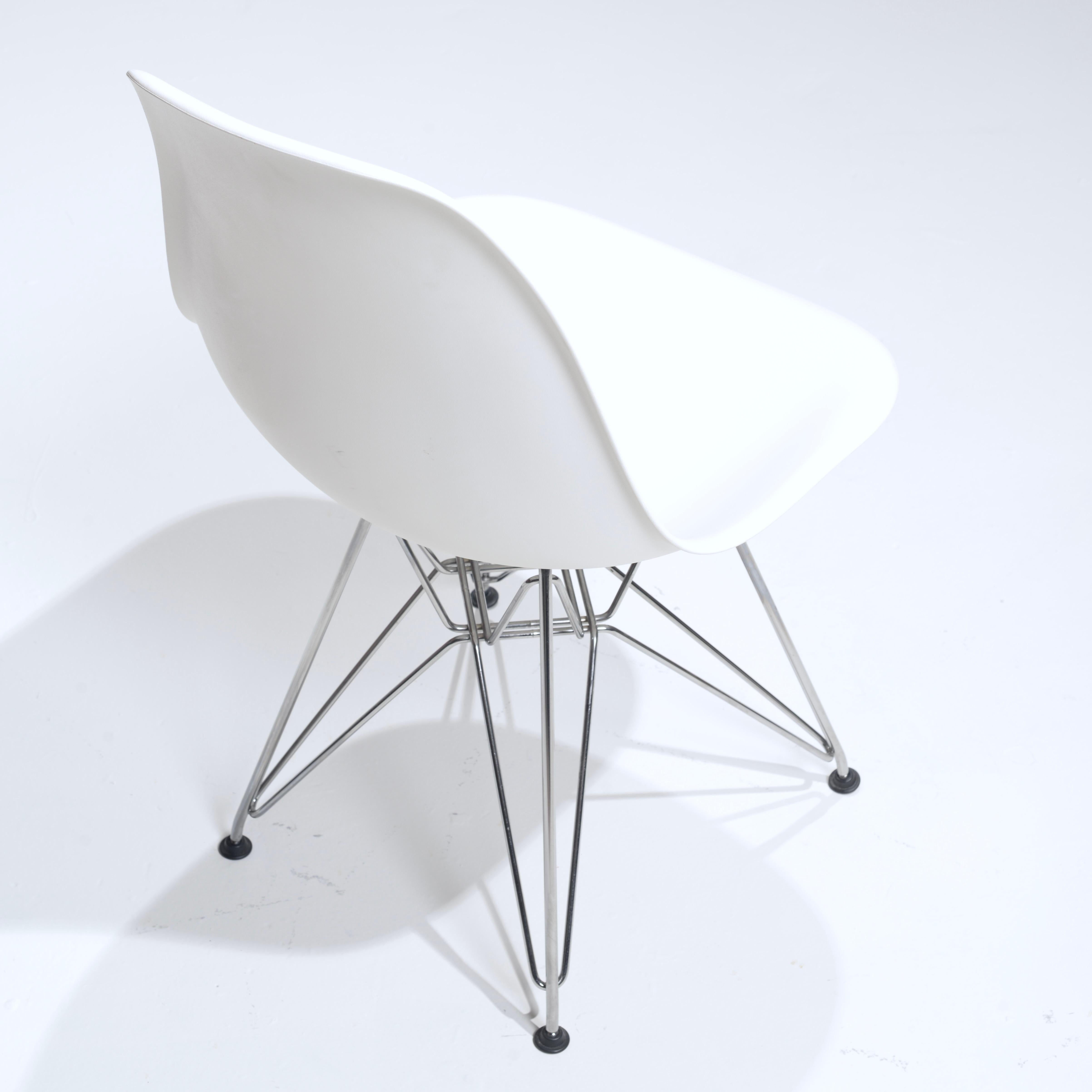 70 Stühle von Charles und Ray Eames für Herman Miller im Angebot 5