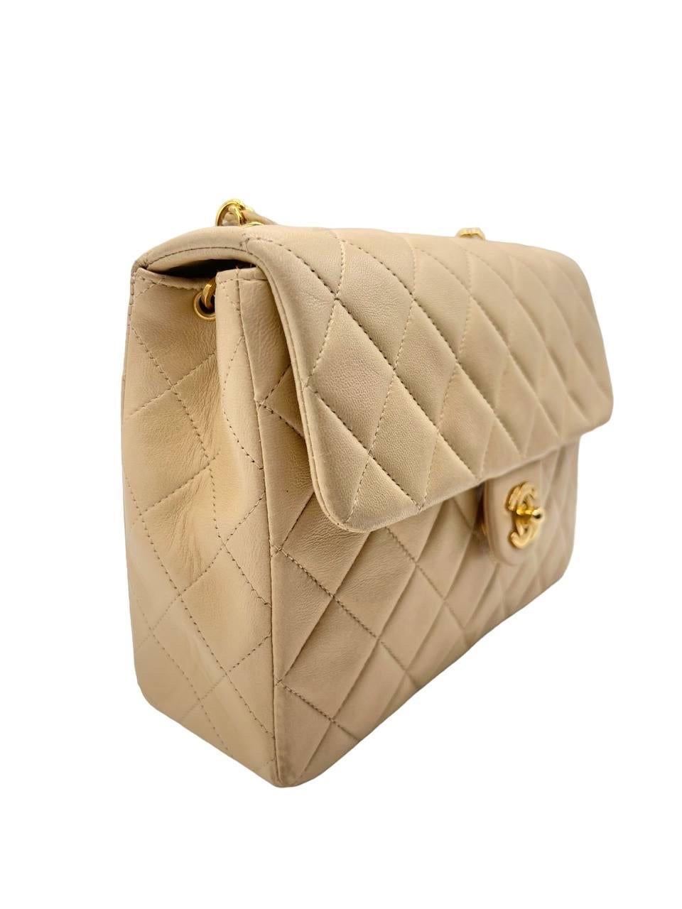 90' Chanel Flap 20 Vintage Beige Vintage Borsa a Tracolla In Good Condition For Sale In Torre Del Greco, IT