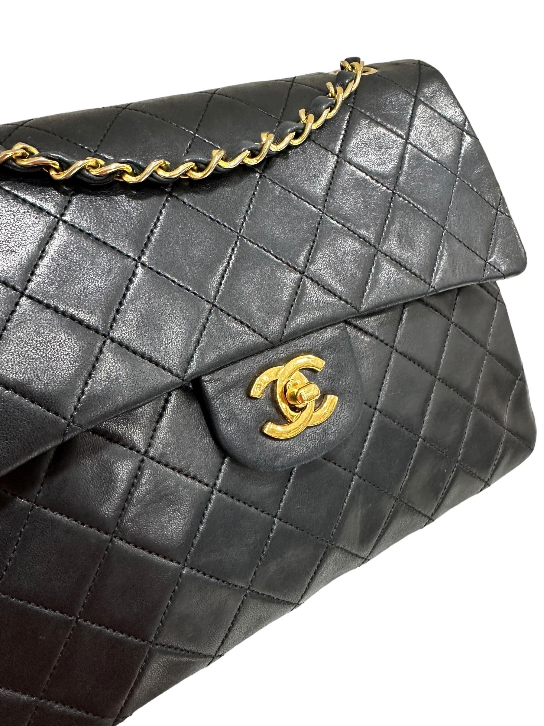 Women's 90’ Chanel Timeless 2.55 Vertical Borsa a Tracolla Nera  For Sale