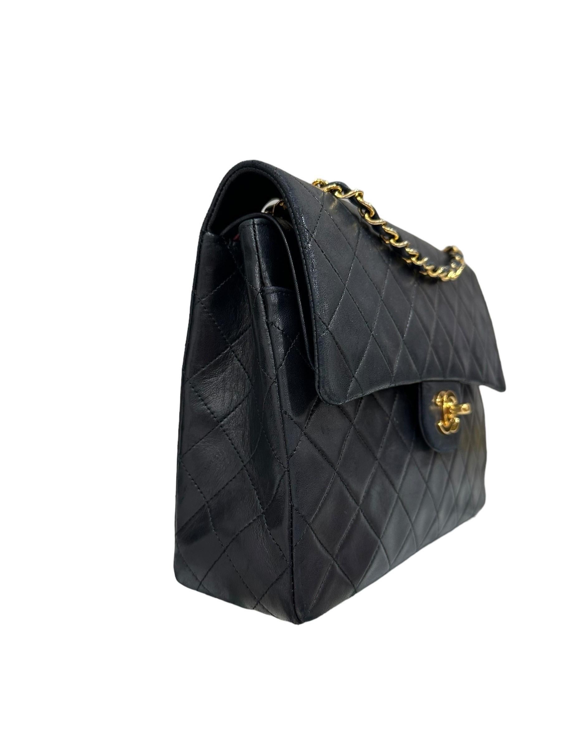 90’ Chanel Timeless 2.55 Vertical Borsa a Tracolla Nera  For Sale 1