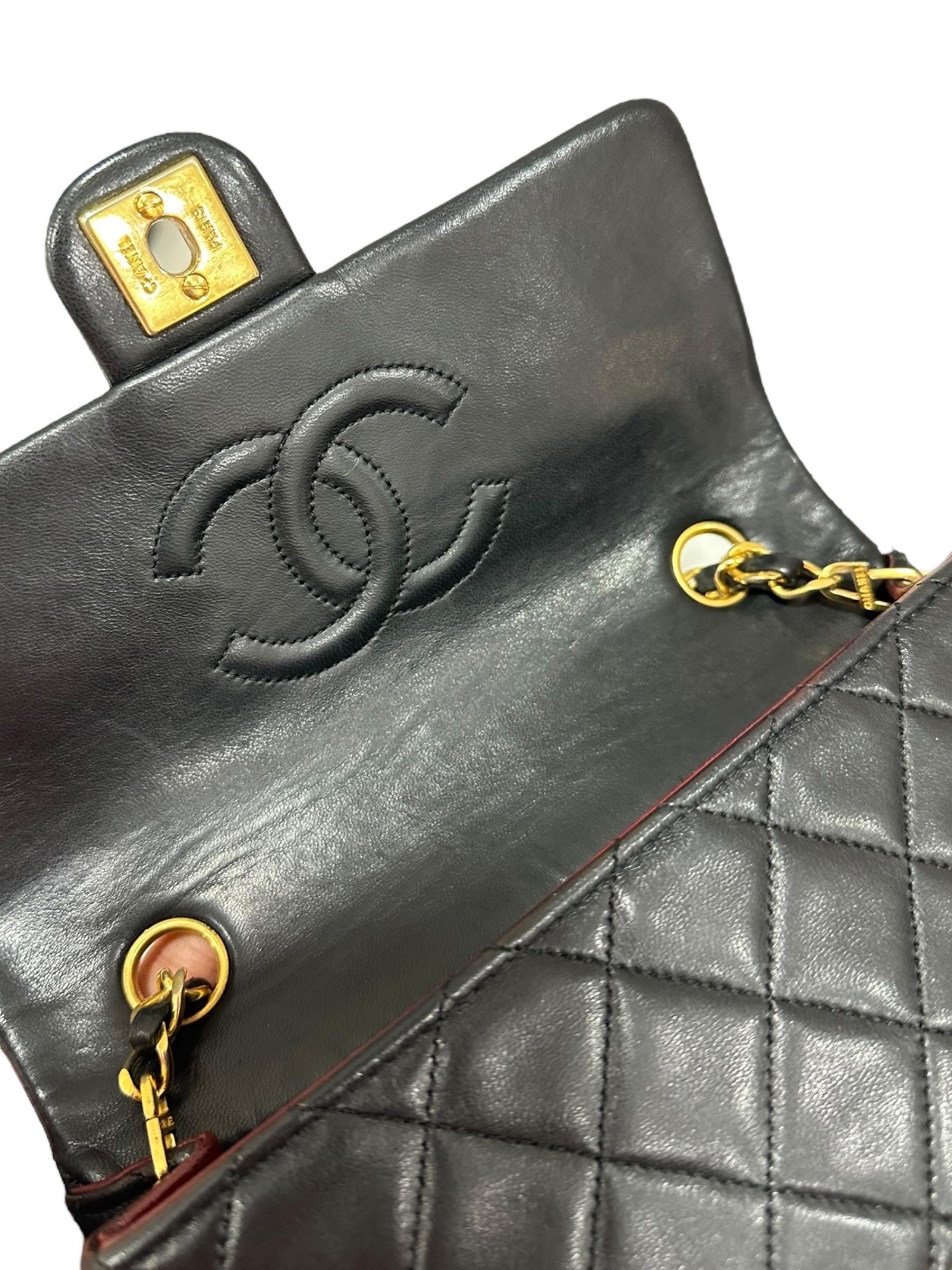 90’ Chanel Timeless Mini Flap Nera Borsa a tracolla For Sale 9
