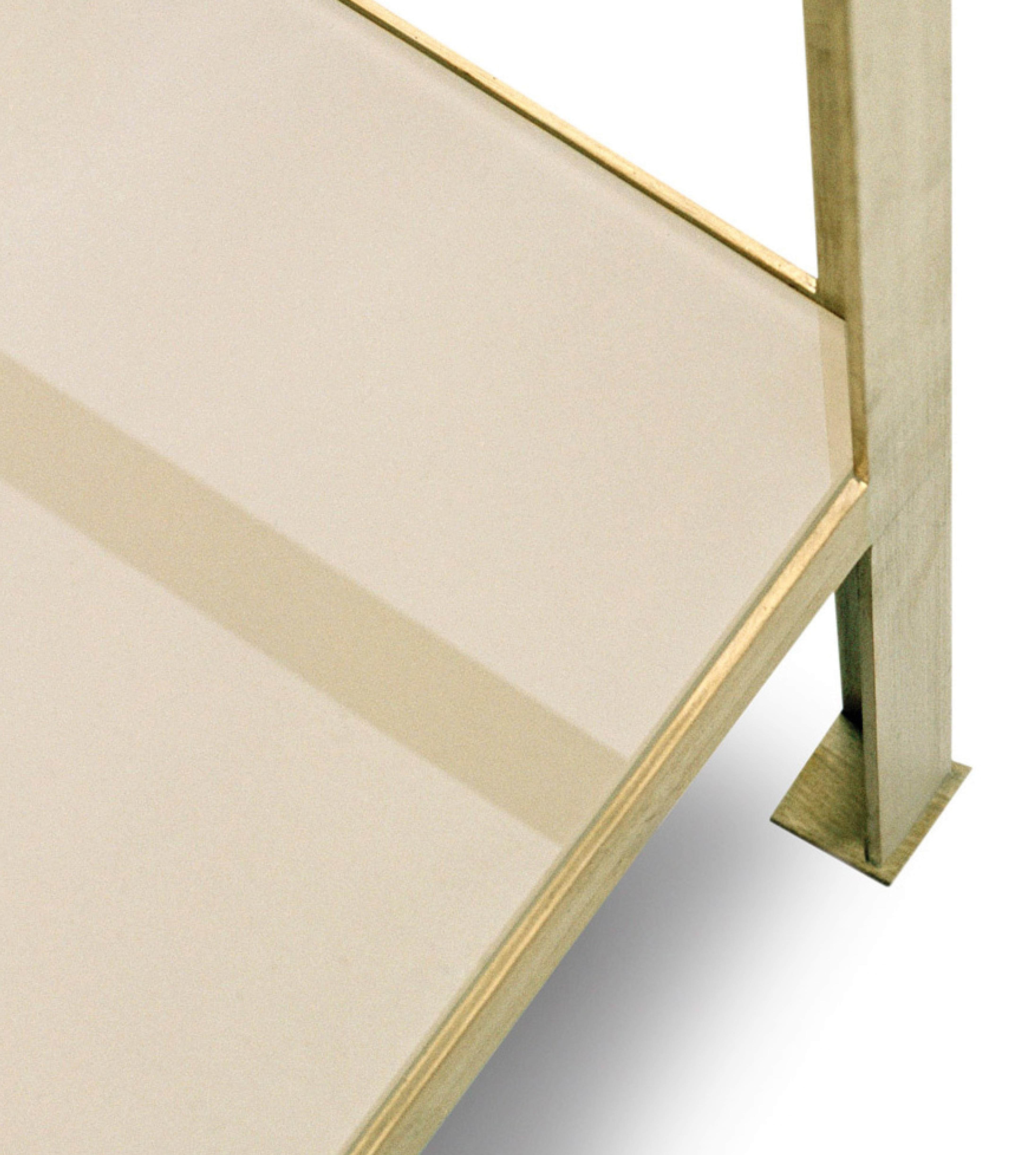 The 90° Glass & Metal Side Table features a frame made of ¾