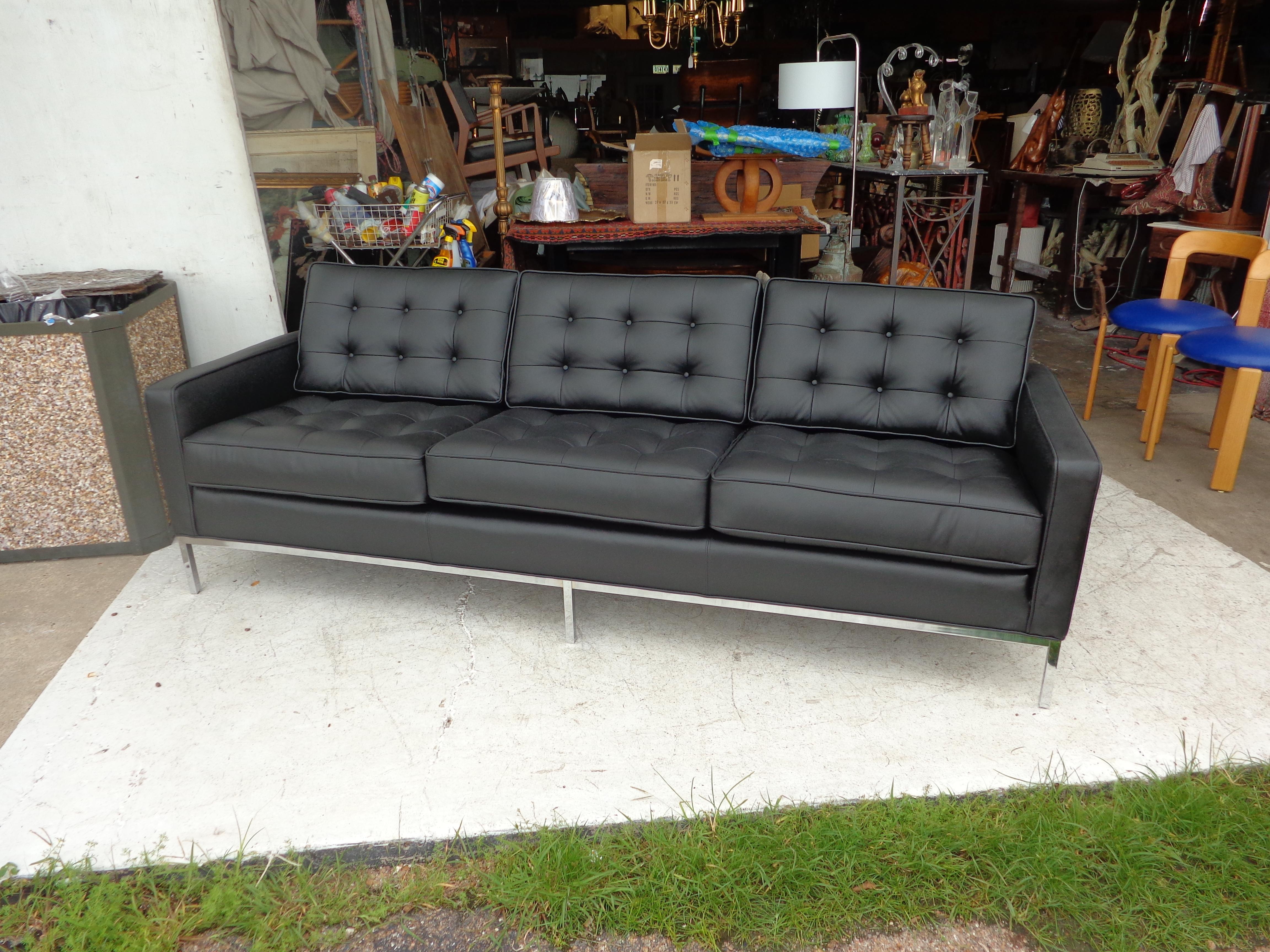 Florence Knoll Black Leather Sofa In Good Condition For Sale In Pasadena, TX