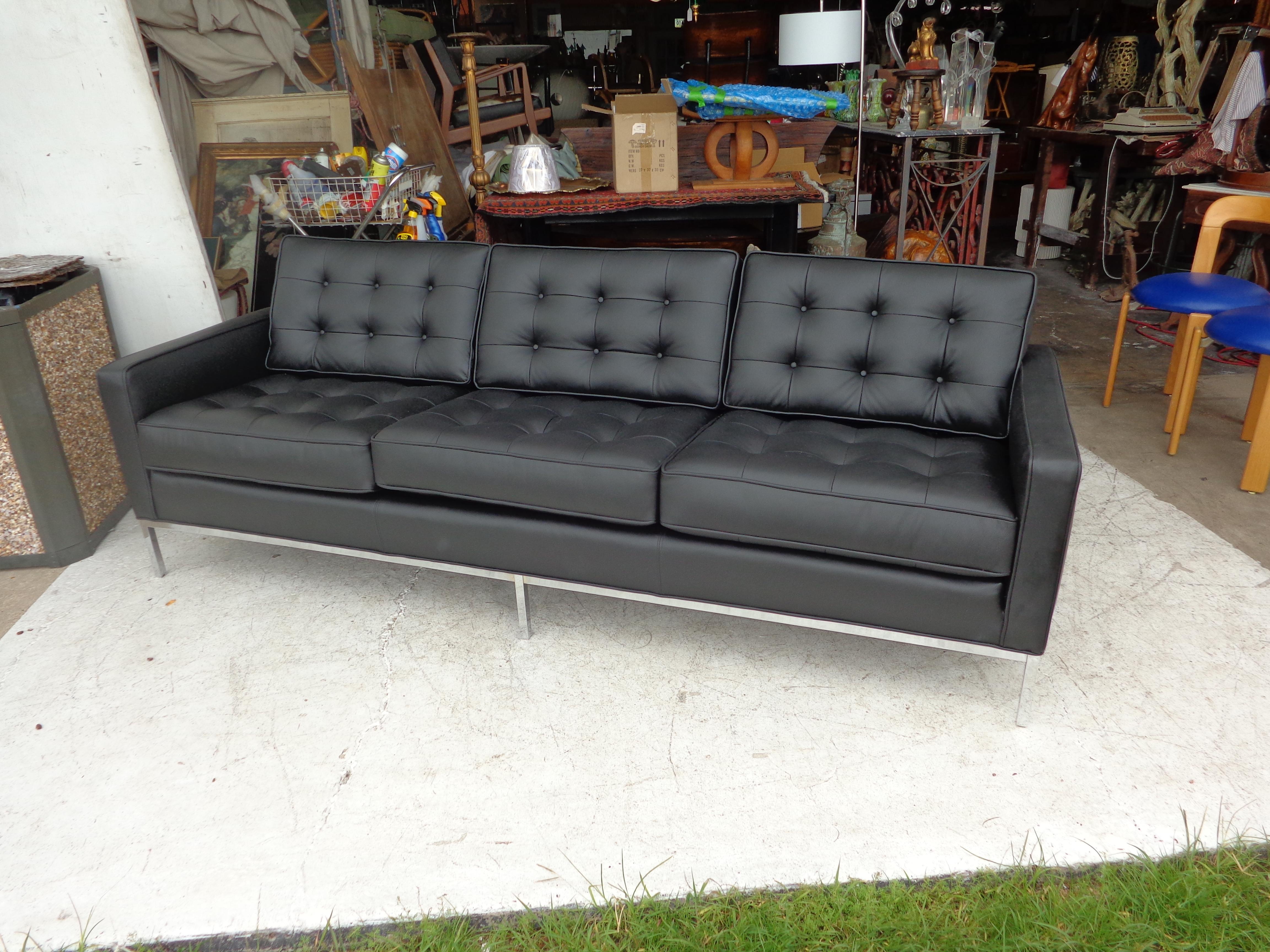Florence Knoll Black Leather Sofa For Sale 1