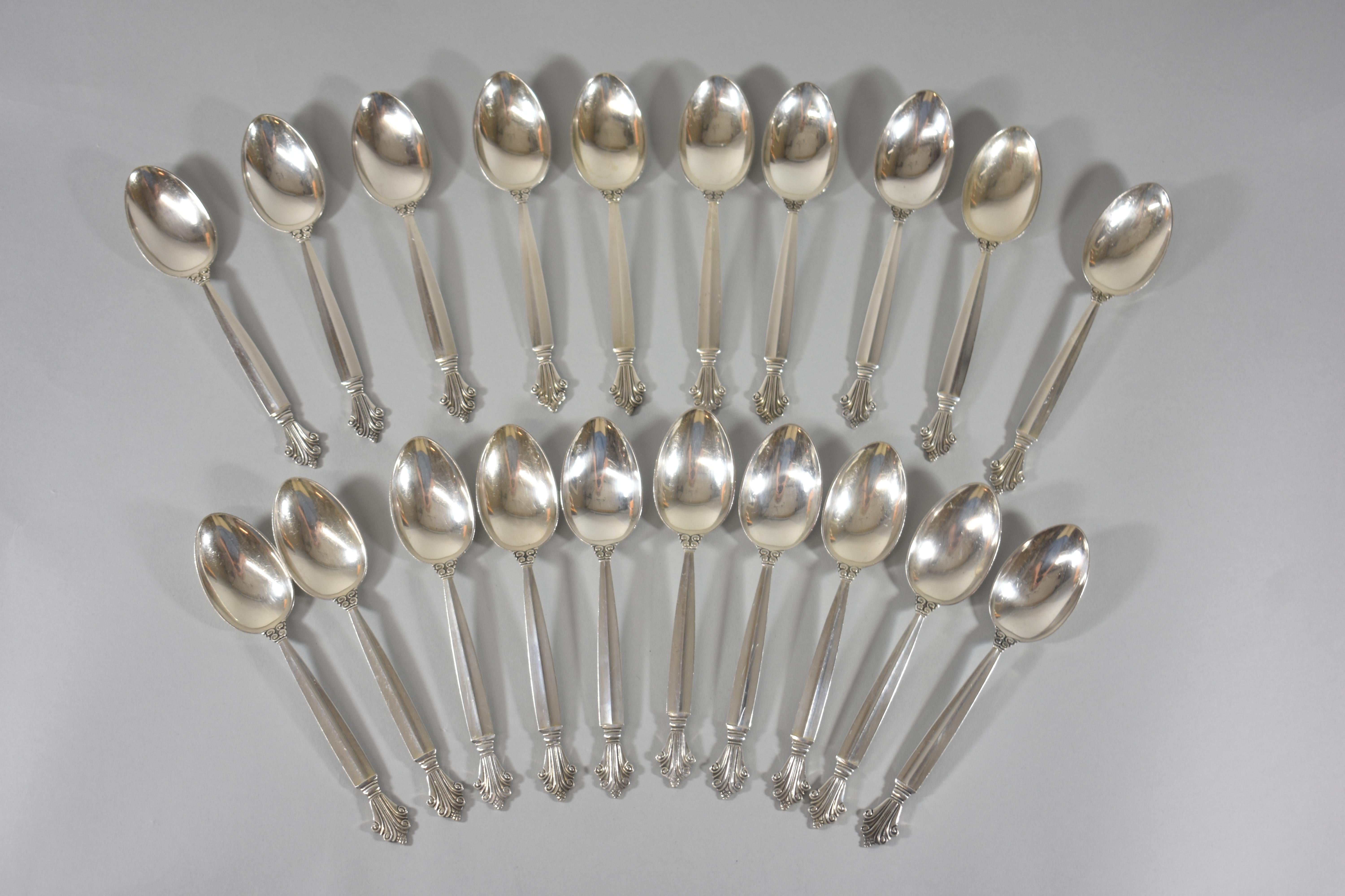 Cubertería de plata de ley de 107 piezas de Georg Jensen Dinamarca, motivo de acanto en Bueno estado para la venta en Toledo, OH