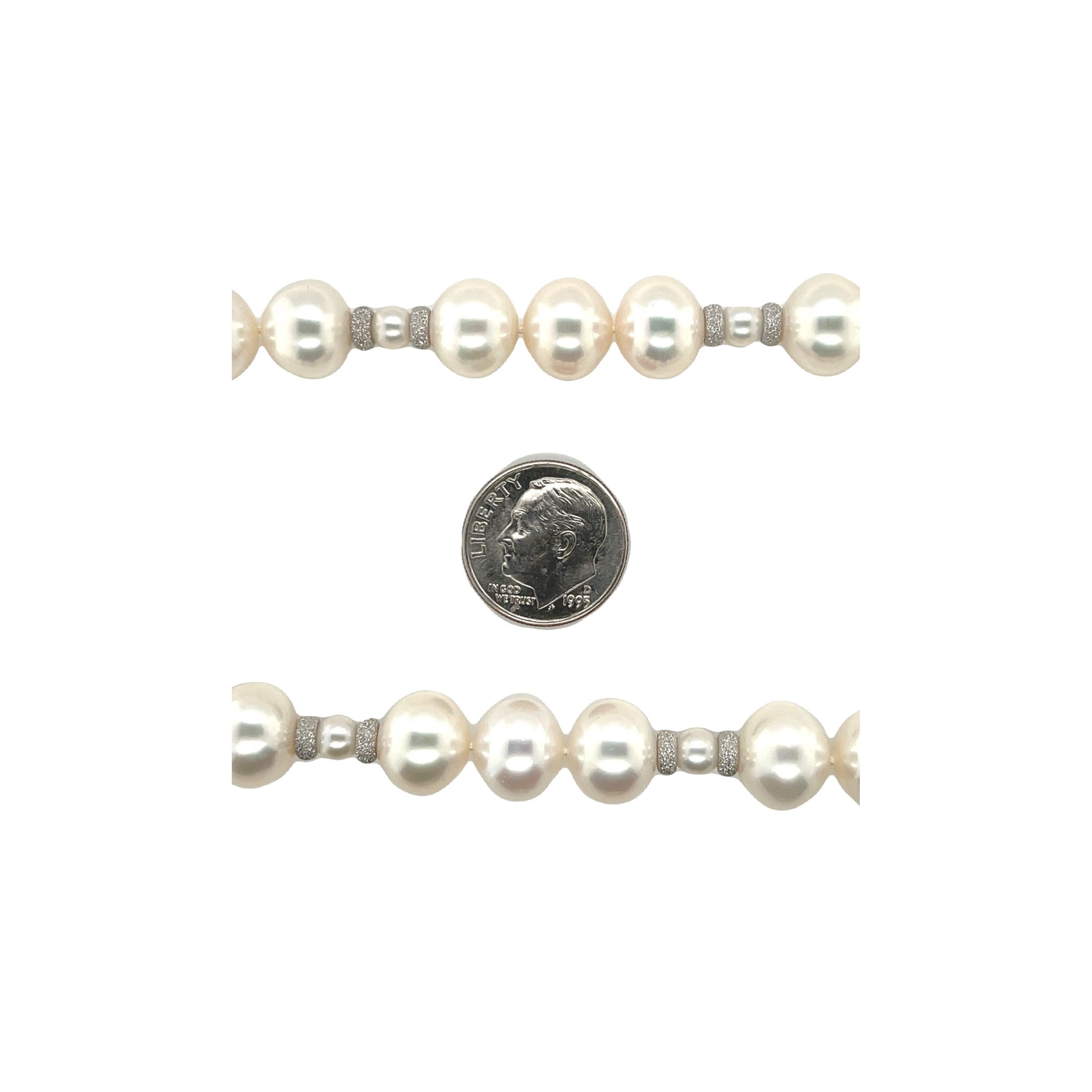 Collier de perles d'eau douce blanches avec accents en or blanc, 18,5 pouces Neuf - En vente à Los Angeles, CA