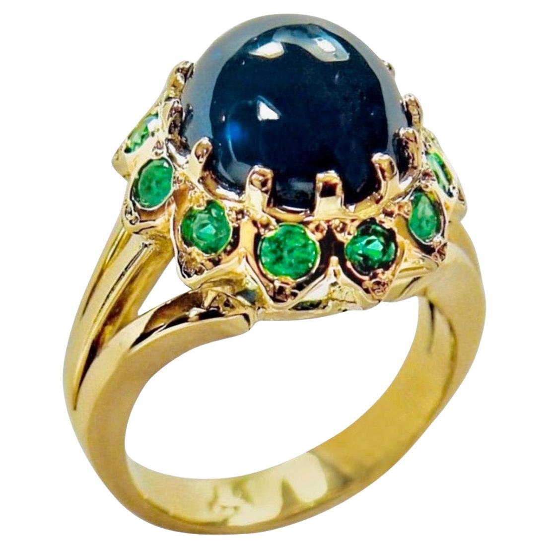 9.00 Carat Cabochon Cut Blue Sapphire Emerald Ring 18 Karat For Sale 3
