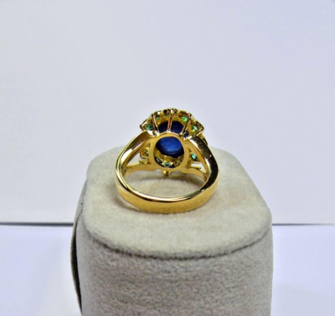 Women's 9.00 Carat Cabochon Cut Blue Sapphire Emerald Ring 18 Karat For Sale
