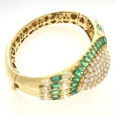 9.00 Carat Diamond & Green Emerald Bracelet In 18k Yellow Gold