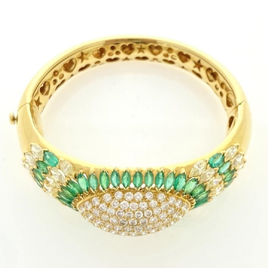 9.00 Carat Diamond & Green Emerald Bracelet In 18k Yellow Gold In New Condition For Sale In Chicago, IL