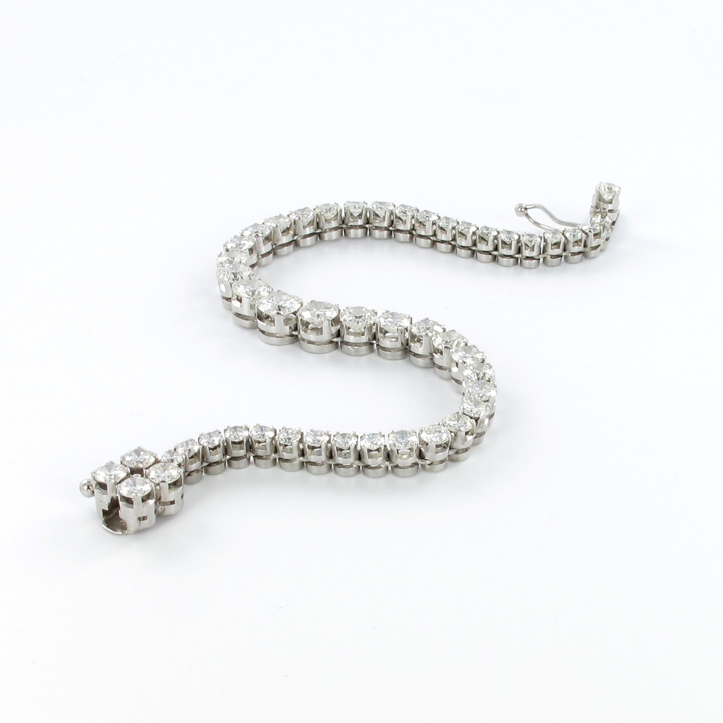 Taille ronde Bracelet tennis en or blanc 18 carats avec diamants de 9,00 carats en vente