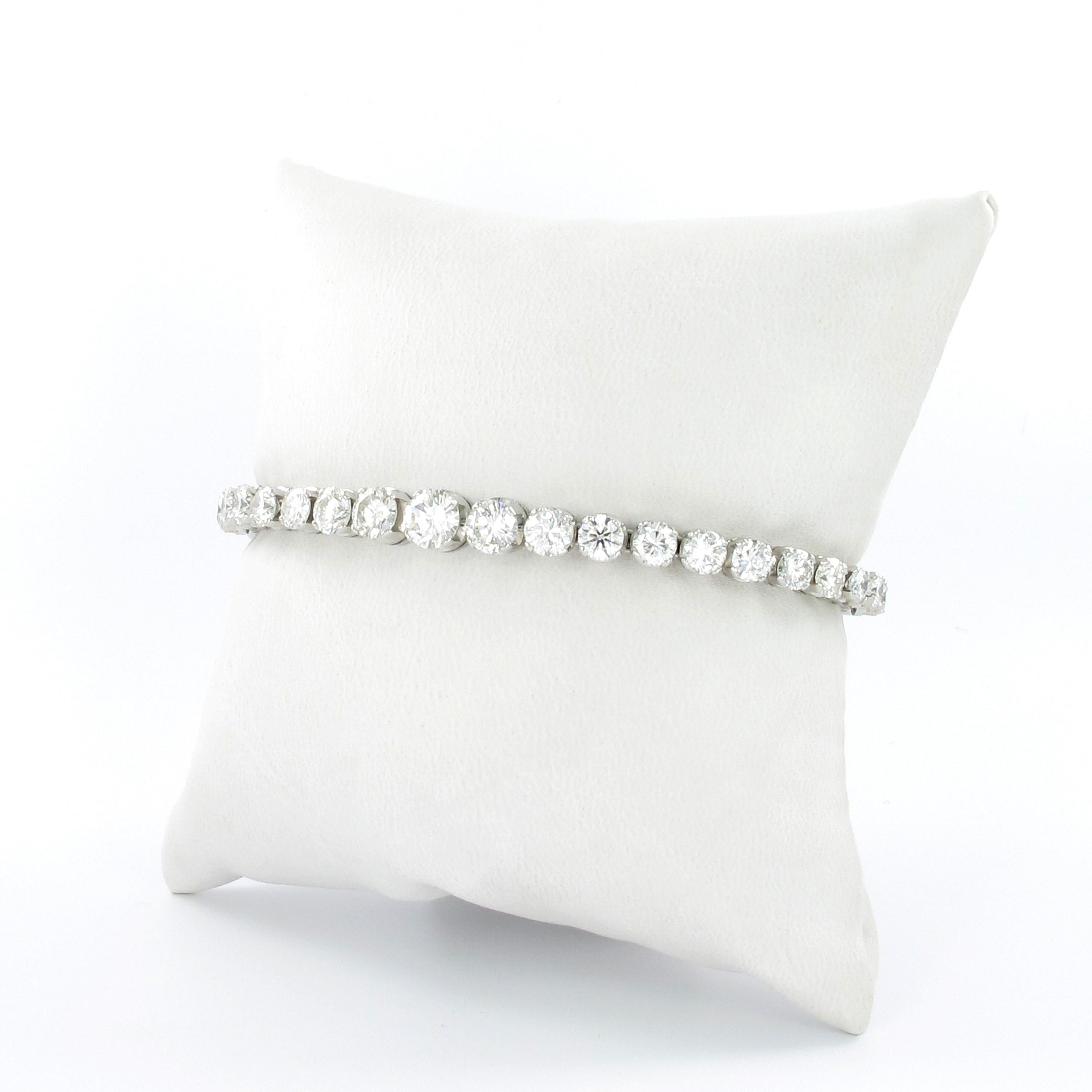 Bracelet tennis en or blanc 18 carats avec diamants de 9,00 carats Unisexe en vente