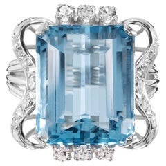 10.83 Karat Aquamarin im Smaragdschliff Diamant-Cocktailring aus Weißgold