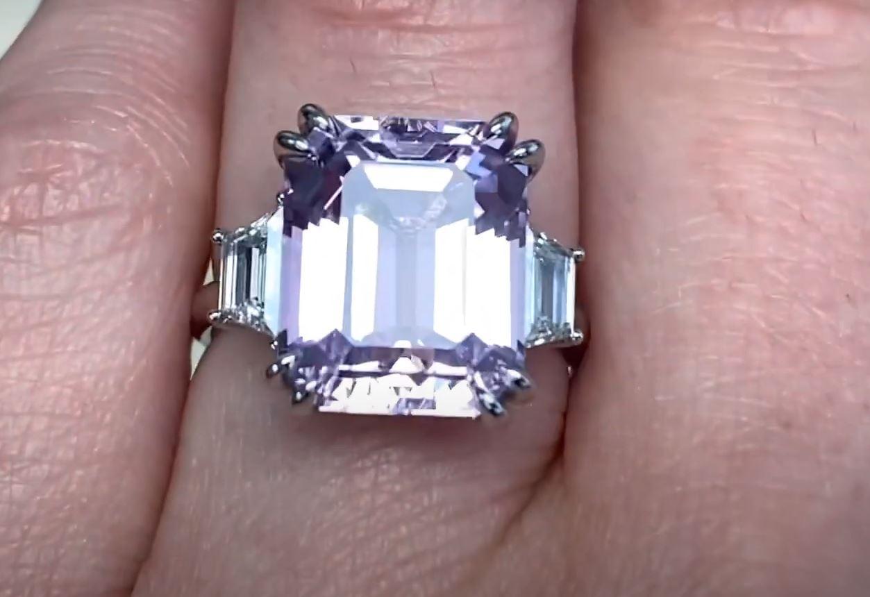 9.00 Carat Emerald-cut Kunzite Ring, Platinum In Excellent Condition For Sale In New York, NY