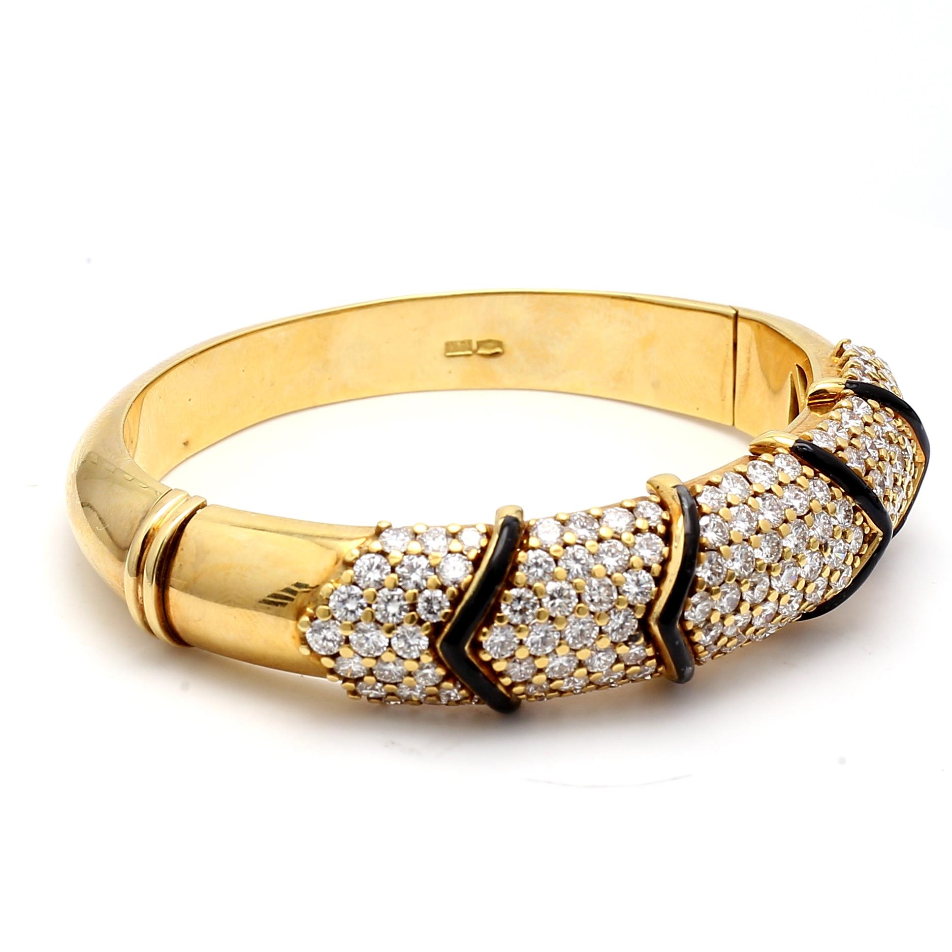 Taglio brillante 9,00 Carat Round Brilliante Diamond Bracciale in oro giallo 18 carati in vendita