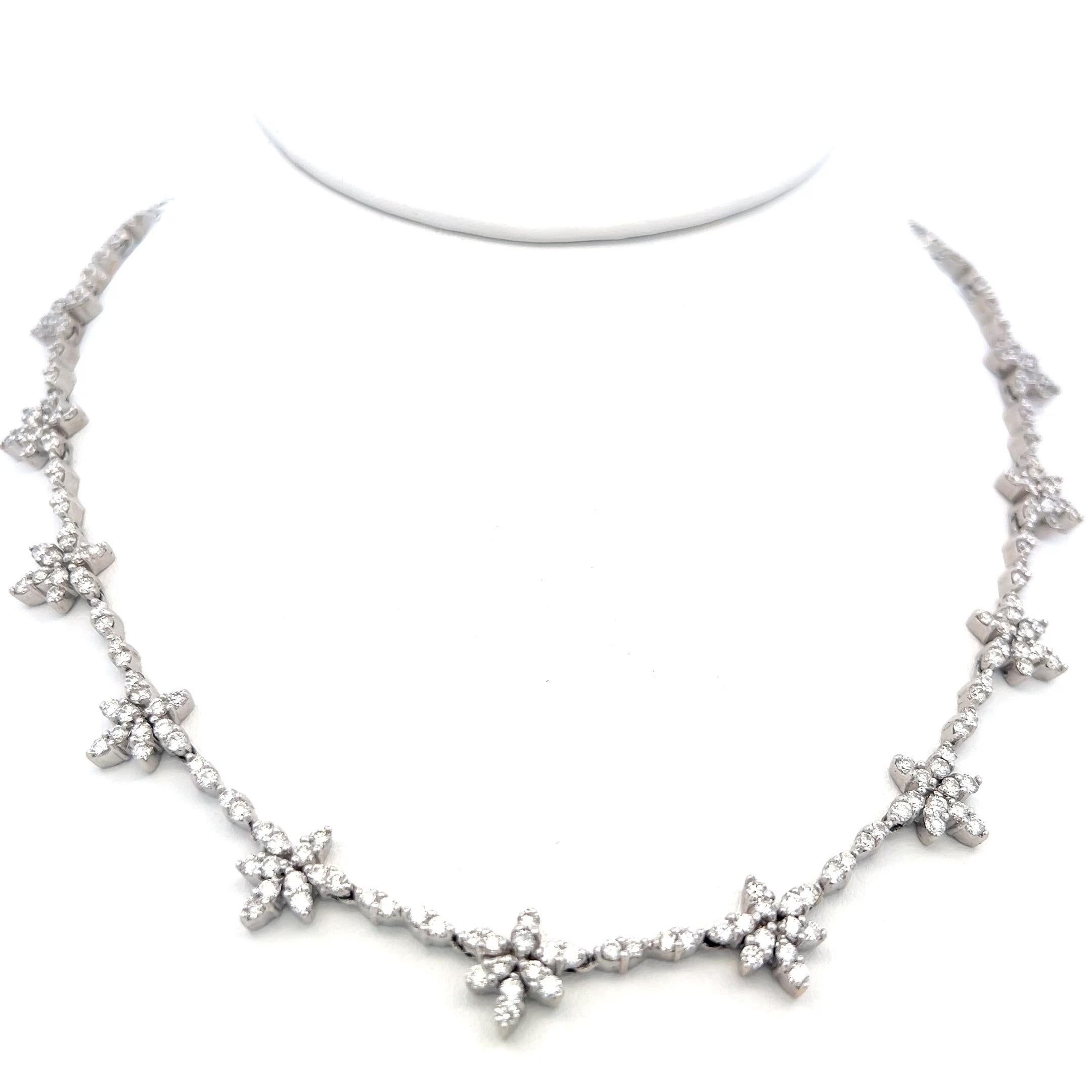 Collier station en or blanc 18 carats avec diamants ronds brillants H VS de 9,00 carats Bon état - En vente à New York, NY