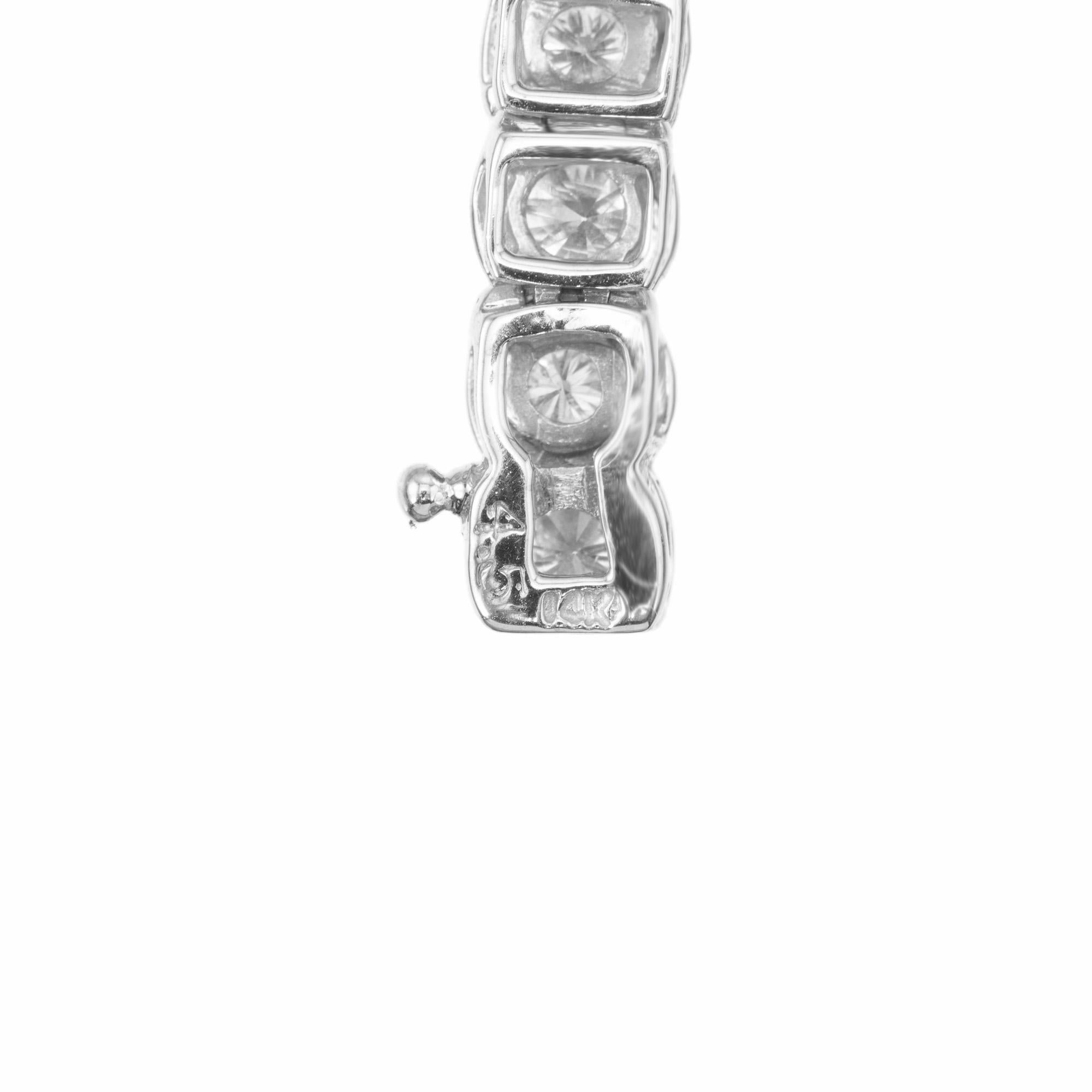 9.00 Carat Round Diamond Hinged White Gold Bracelet In Excellent Condition For Sale In Stamford, CT