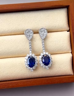 9.00 Carats Ceylon Sapphires 3. 50 Ct Diamonds 18k Gold Earrings