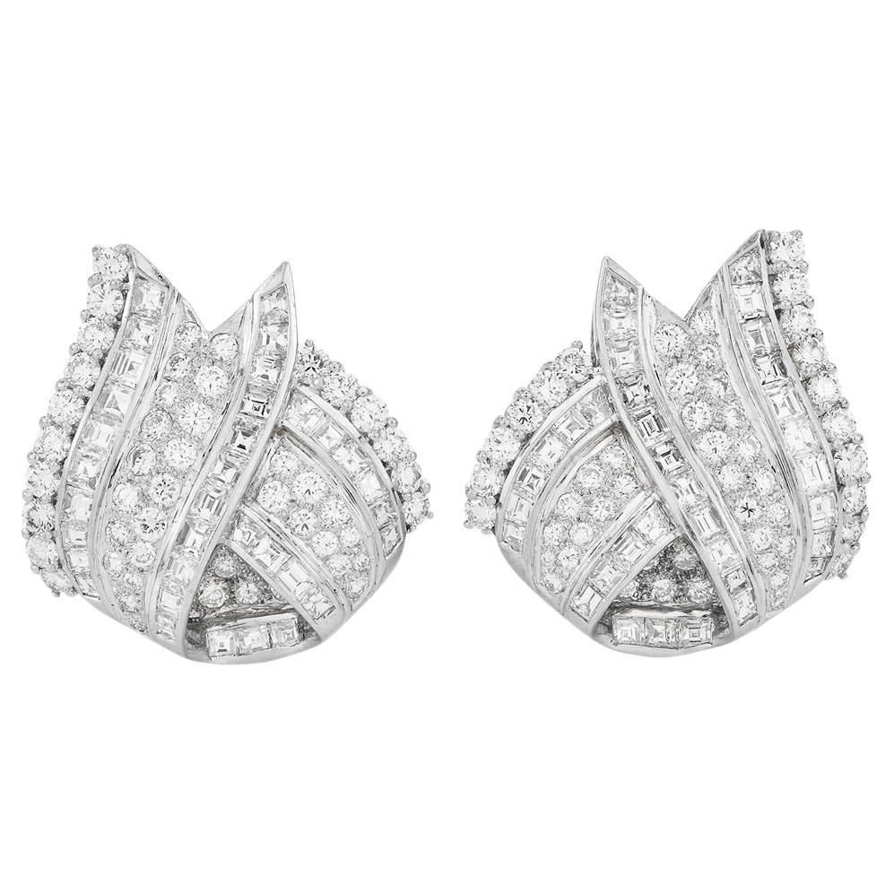  9.00 Carats Natural  Diamond 18K Gold Ribbon Fold Statement Earrings For Sale