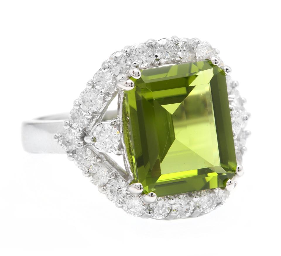9.00 Carats Natural Very Nice Looking Peridot and Diamond 14K Solid White Gold Ring

Stamped: 14K

Total Natural Emerald Cut Peridot Weight is: Approx. 7.70 Carats 

Peridot Measures: Approx. 12 x 10mm

Natural Round Diamonds Weight: Approx. 1.30