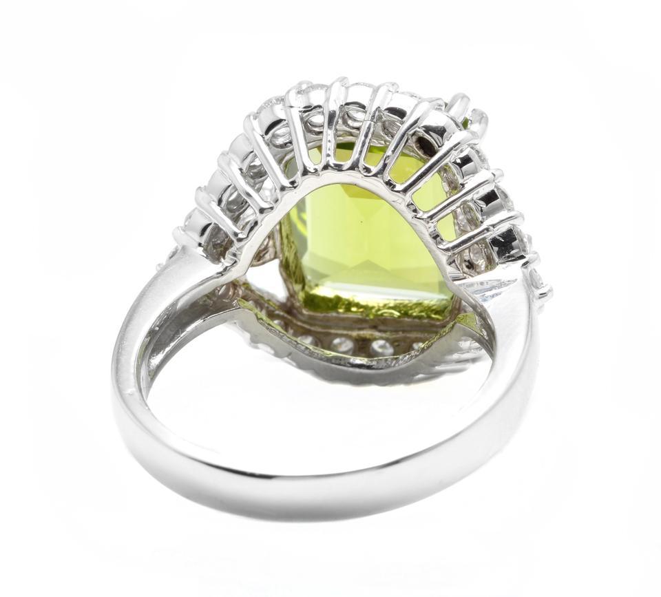 9.00 Carat Natural Peridot and Diamond 14 Karat Solid White Gold Ring In New Condition For Sale In Los Angeles, CA