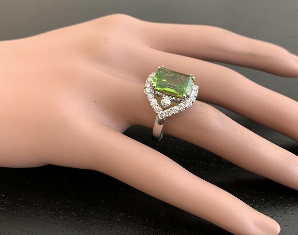 9.00 Carat Natural Peridot and Diamond 14 Karat Solid White Gold Ring For Sale 2