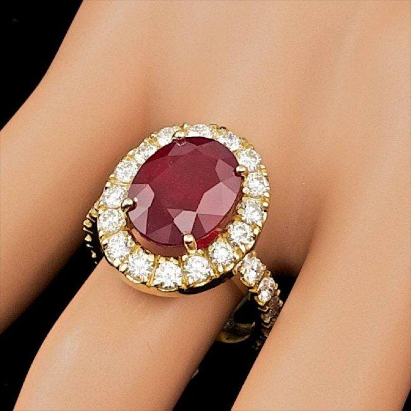 Mixed Cut 9.00 Carats Natural Red Ruby and Diamond 14K Yellow Gold Ring For Sale