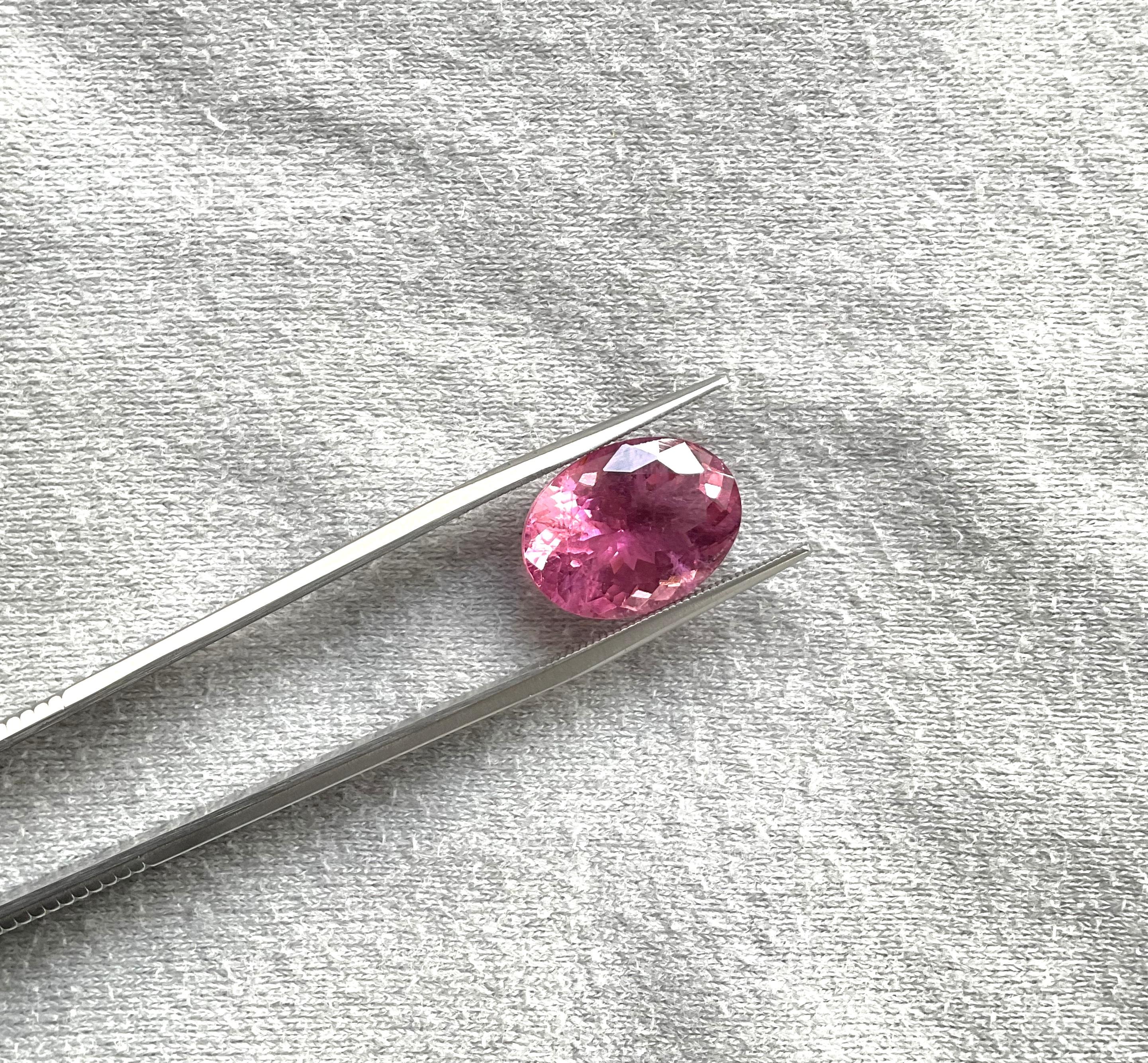Gemstone - Pink Tourmaline
Weight -  9.00 Carats
Shape - oval
Size - 15x11x8 MM
Pieces - 1