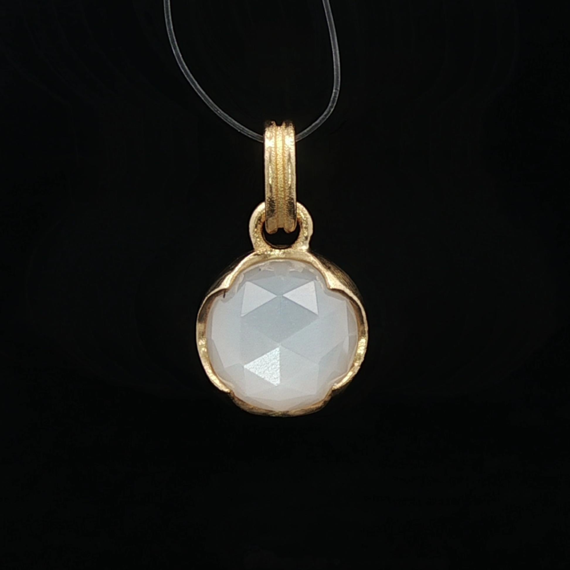 .900 Pendentif en or jaune à haute teneur en or à facettes pour pierres de lune solitaires en vente 2